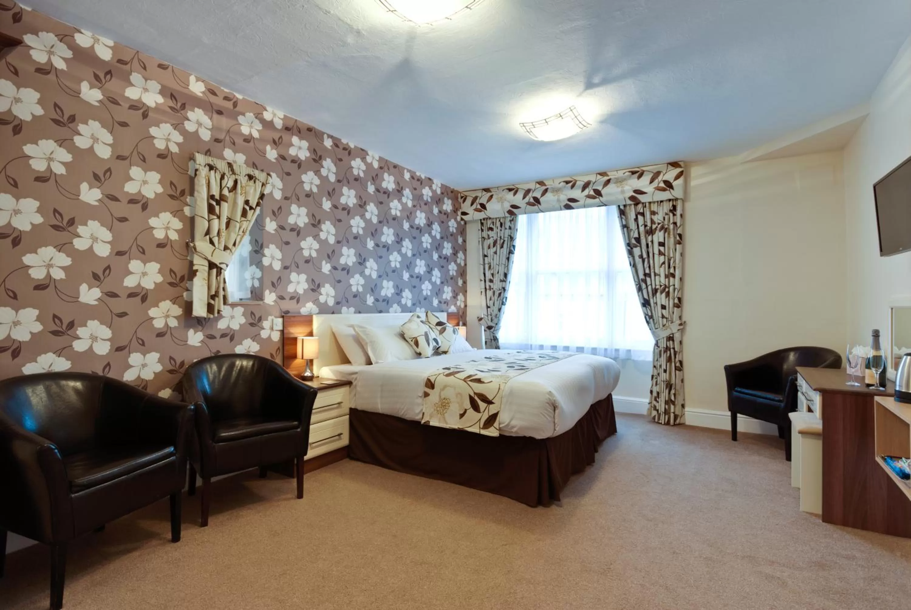 Decorative detail, Bed in Lauriston & Lawton Court Hotel