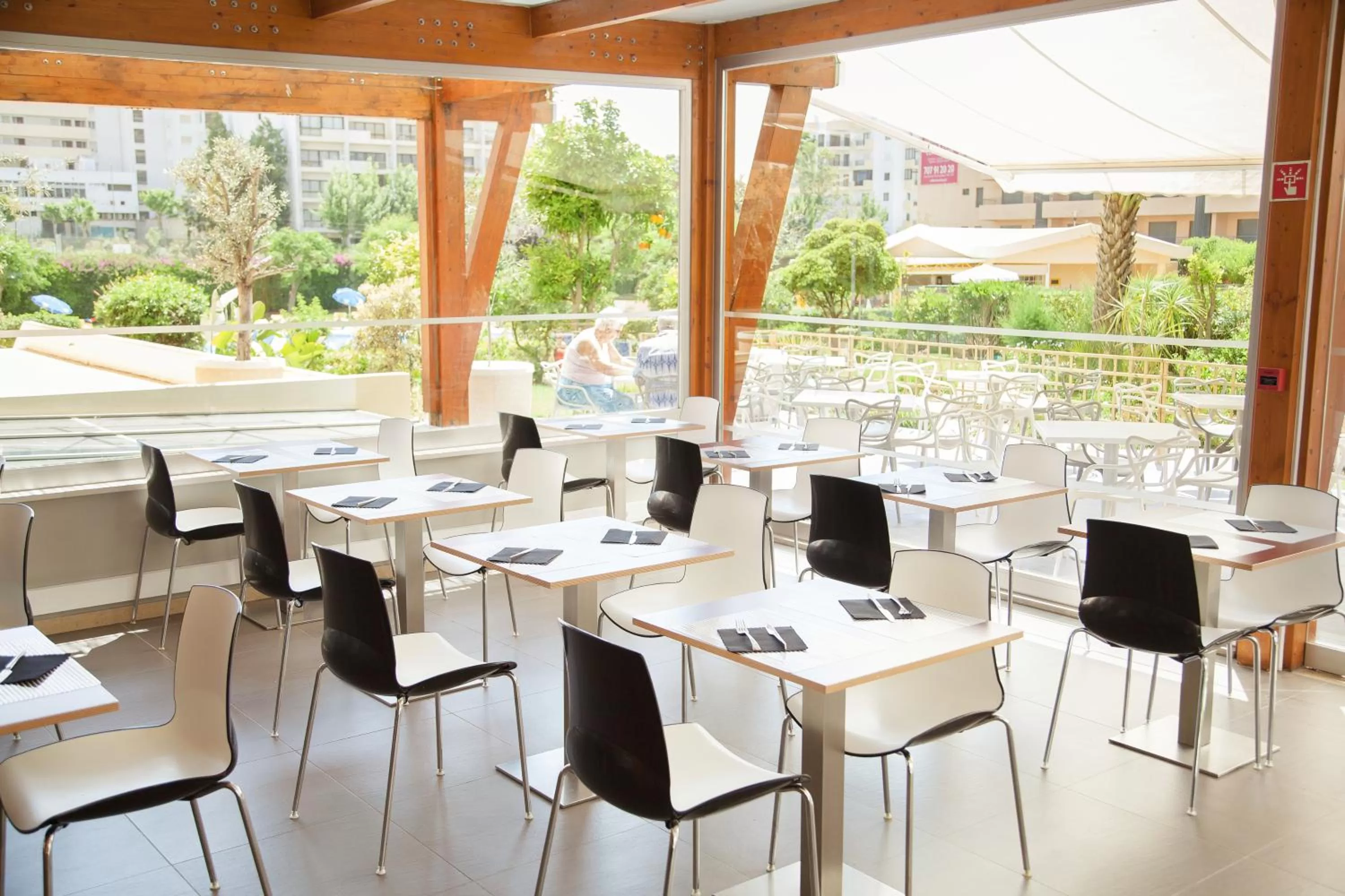 Restaurant/places to eat in RR Club Amarilis