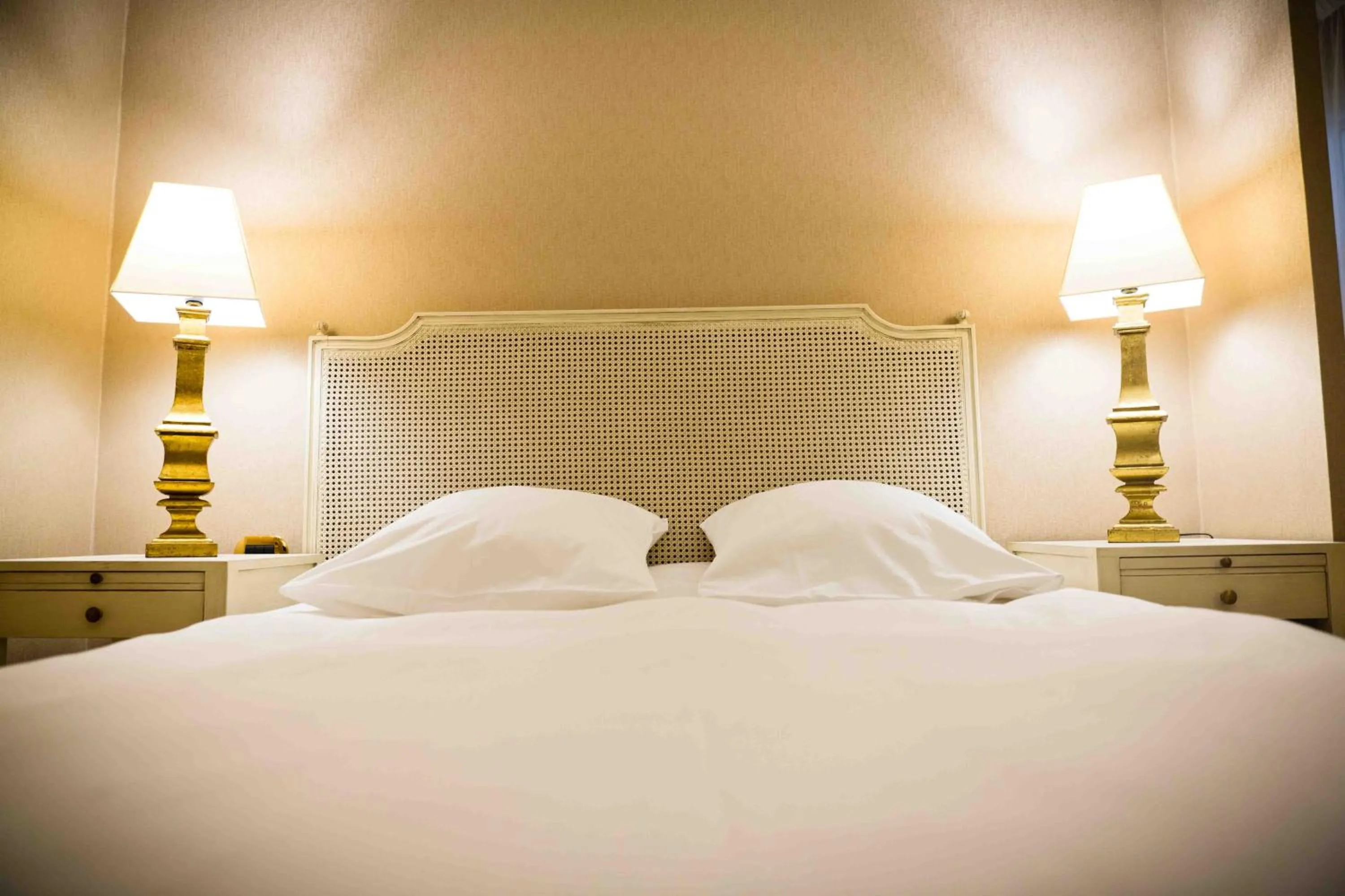 Bed in Champerret Heliopolis