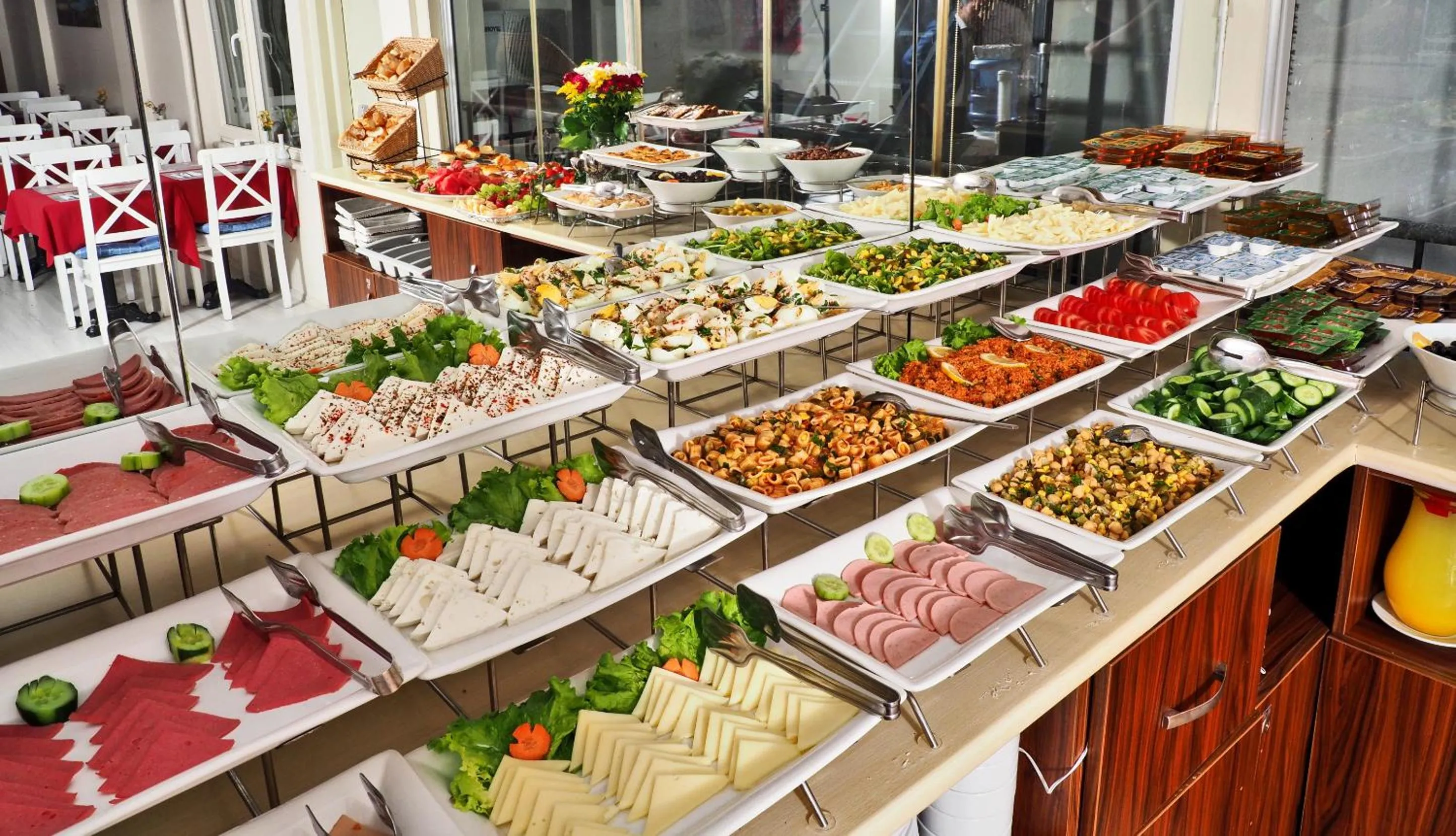 Food and drinks in Marmara Deluxe Hotel