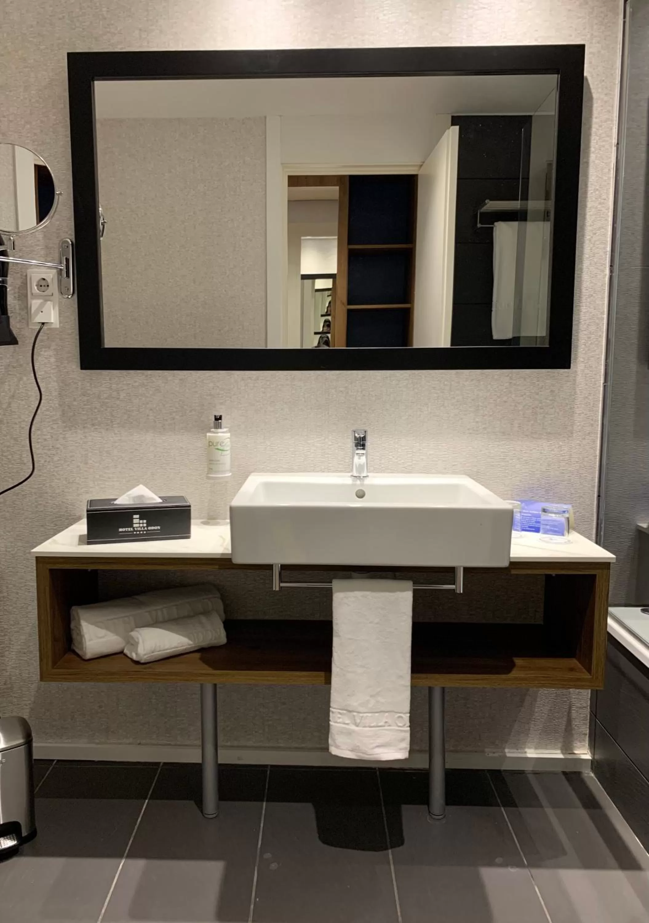 Bathroom in Hotel Villa Odon