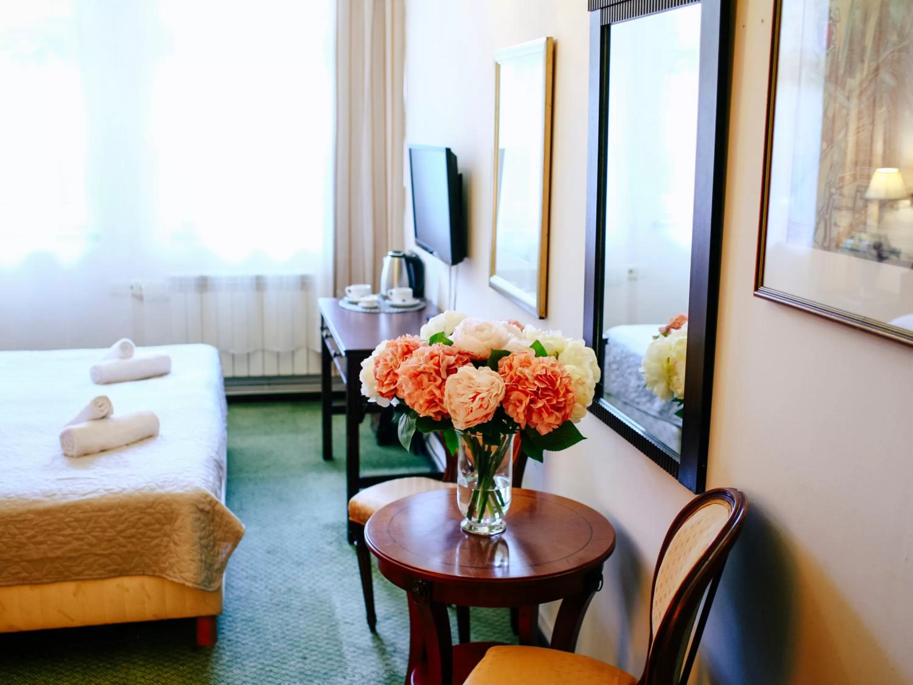 TV and multimedia, Seating Area in Miodosytnia Aparthotel