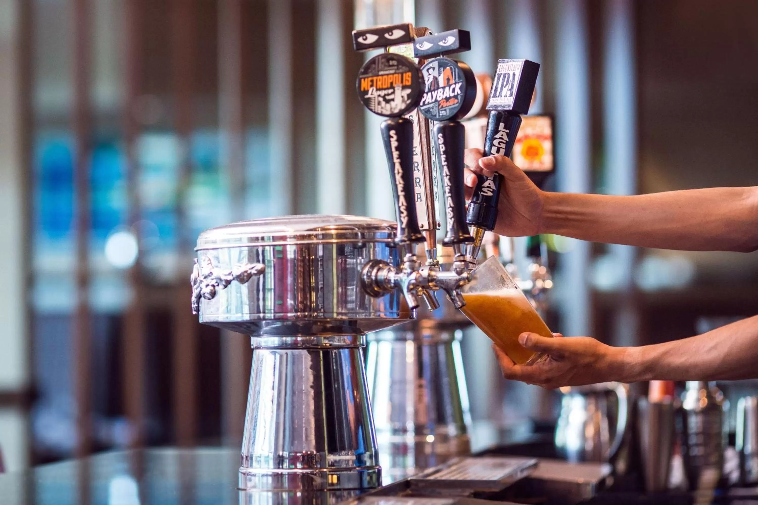 Lounge or bar in DoubleTree by Hilton San Francisco Airport North Bayfront