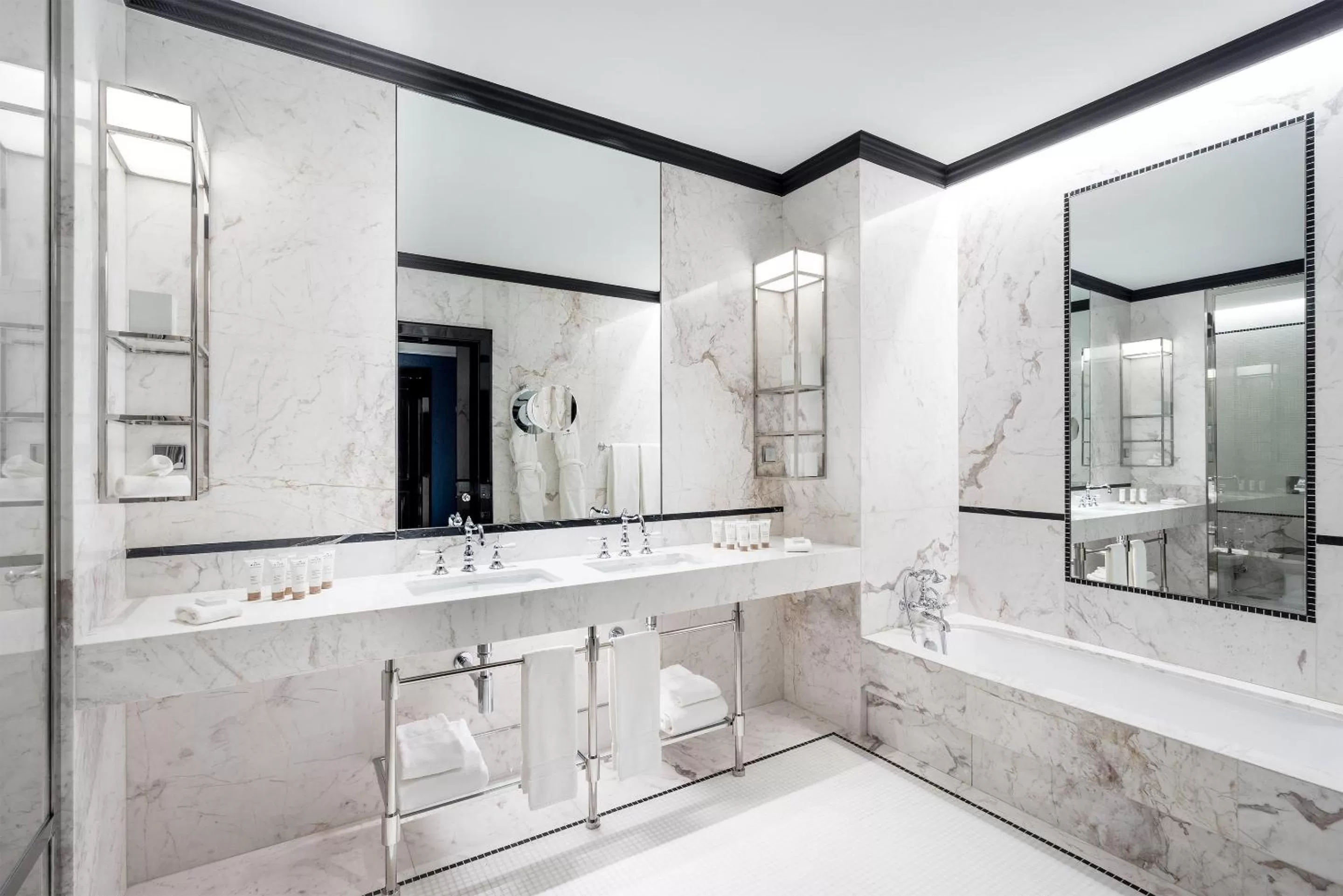 Bathroom in Maison Albar - Le Monumental Palace