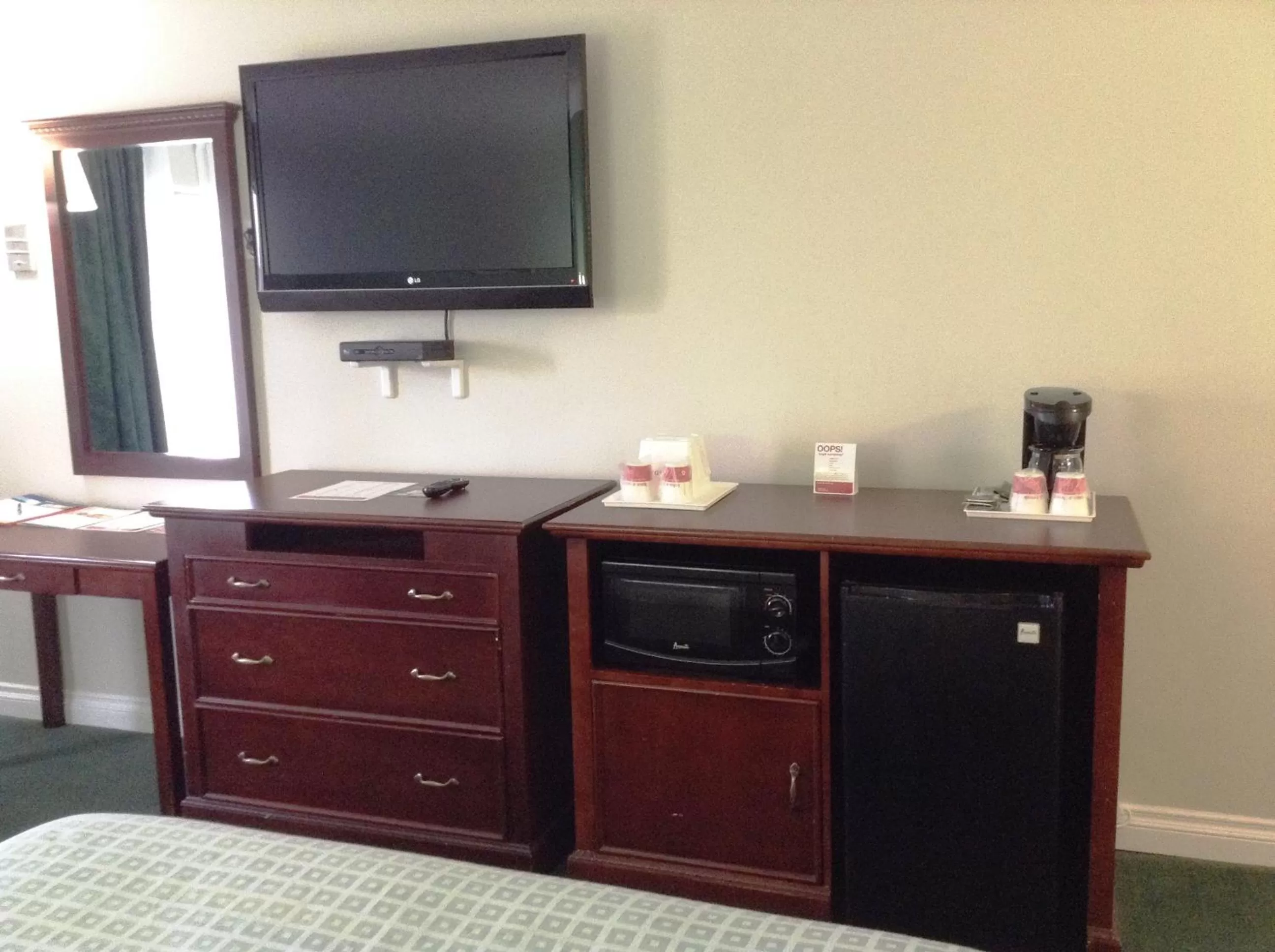 TV and multimedia in Ramada by Wyndham Oceanside