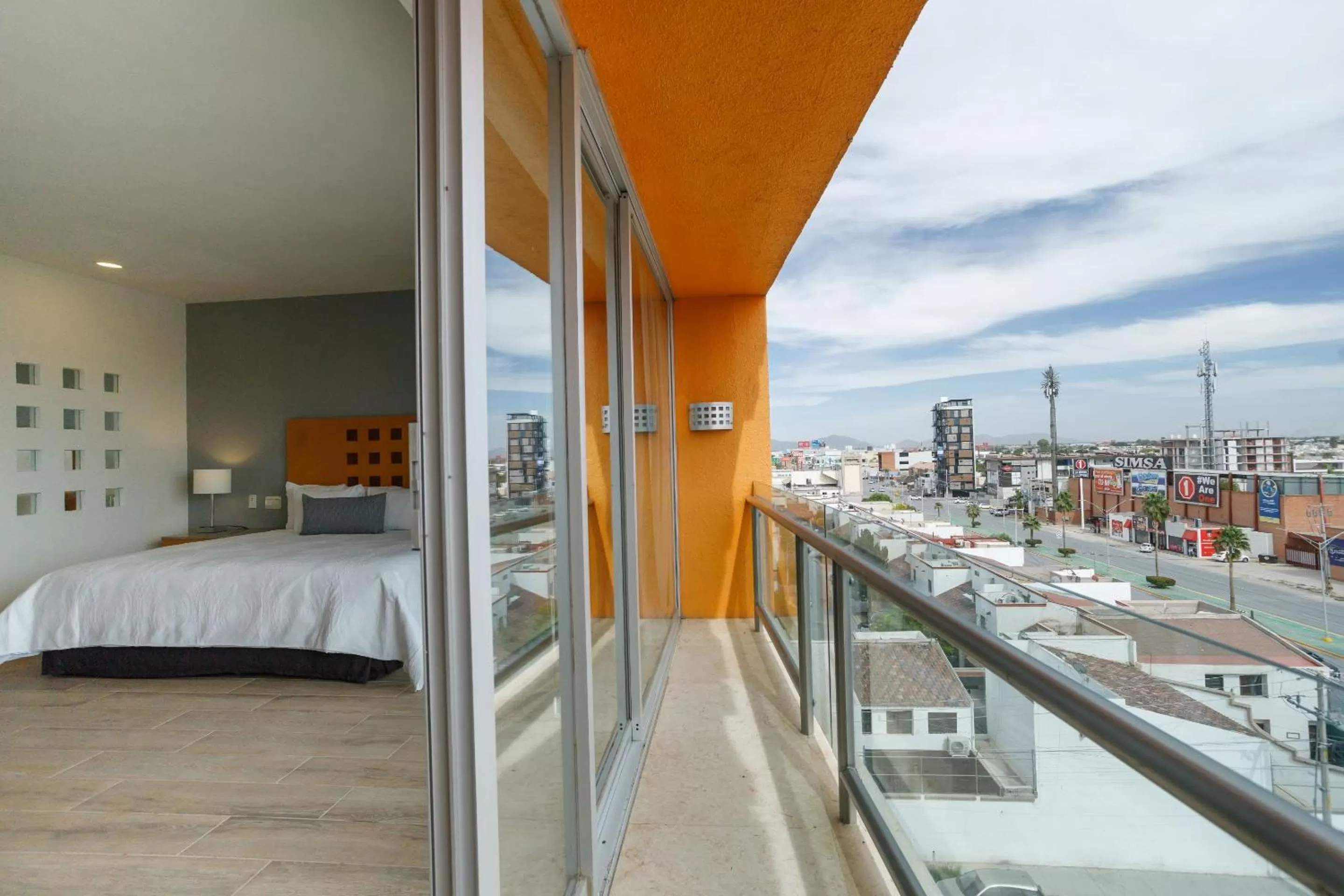 Photo of the whole room, Bed in Real Inn Torreon