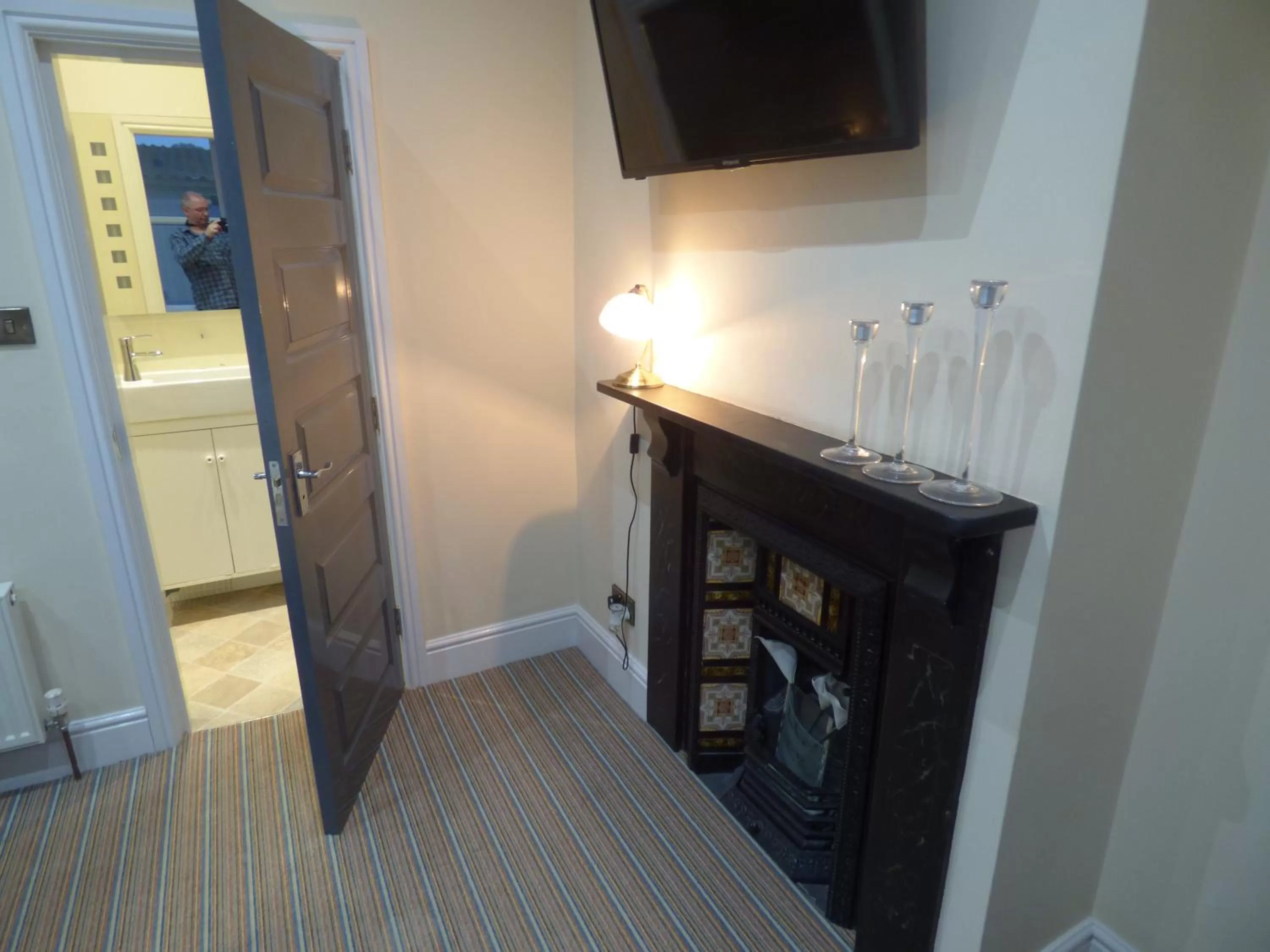 TV and multimedia in Wheldale Hotel