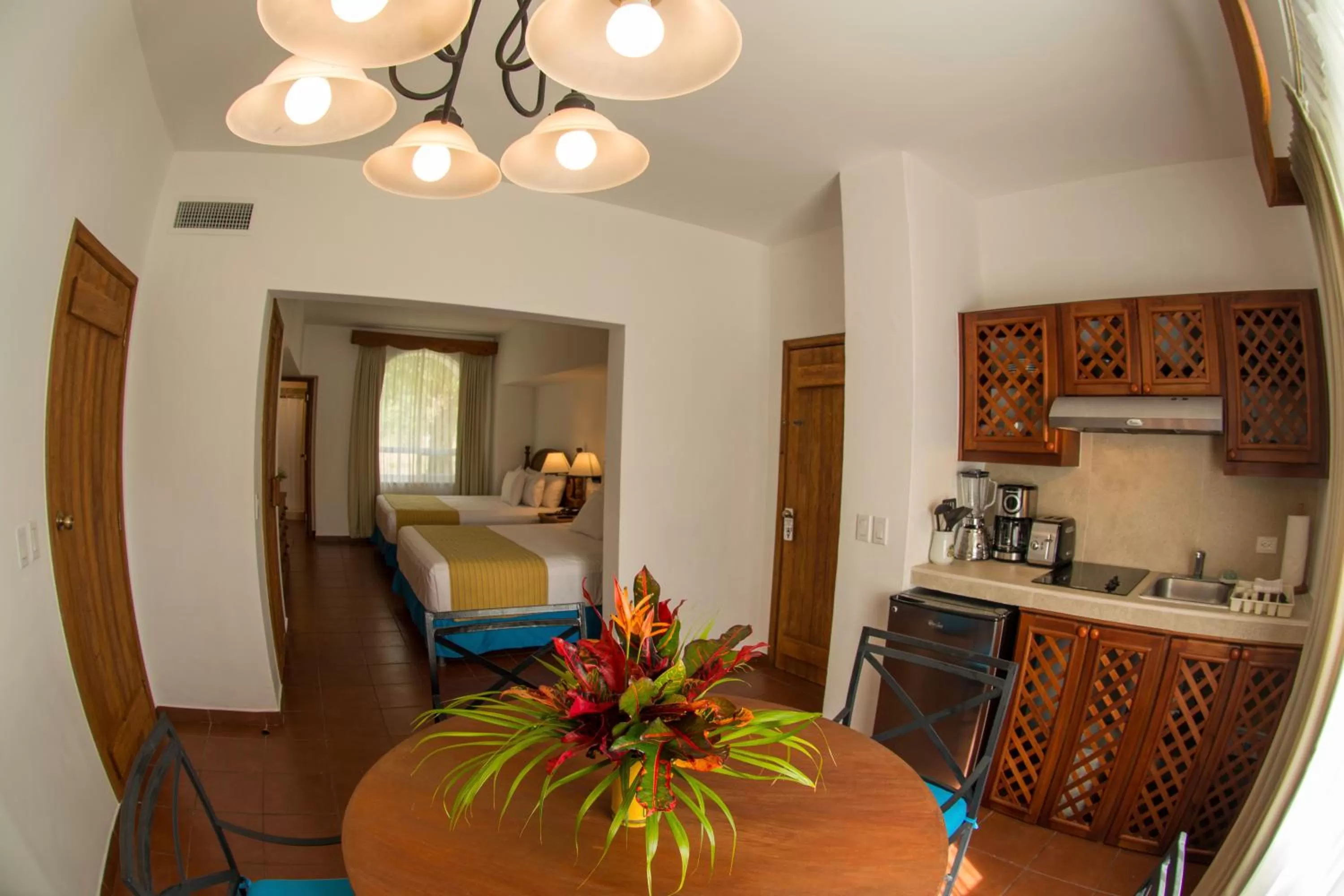 Kitchen or kitchenette in Amatique Bay Hotel