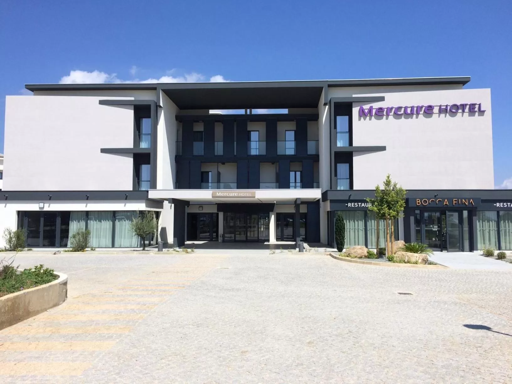 Facade/entrance in Mercure Hotel & Spa Bastia Biguglia