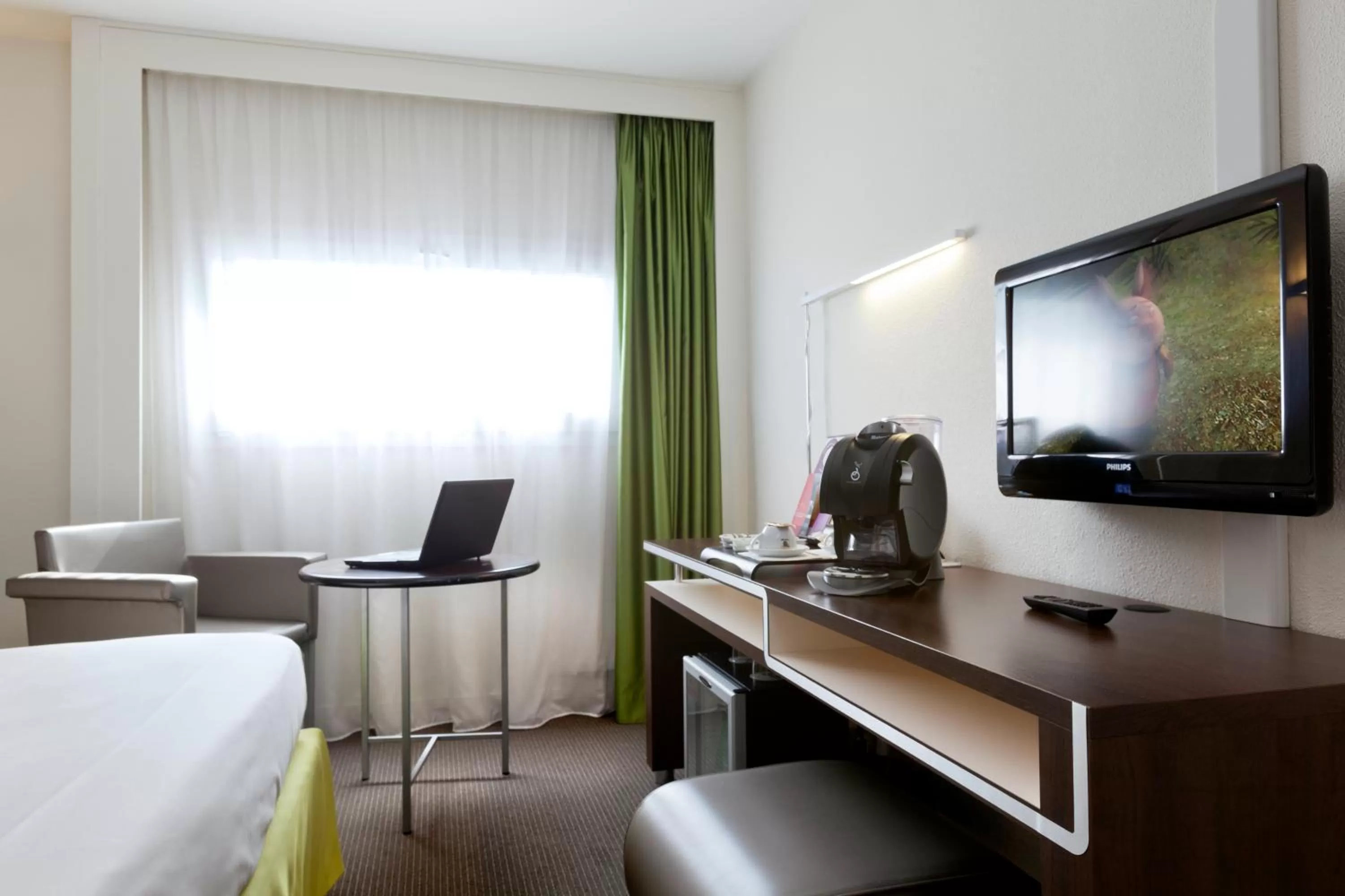Photo of the whole room, Bed in Mercure Rennes Centre Gare