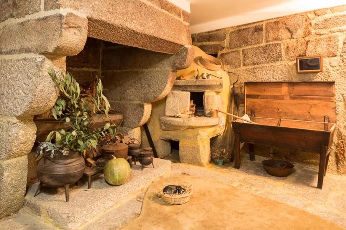 Communal lounge/ TV room in Hotel Rural de Charme Maria da Fonte