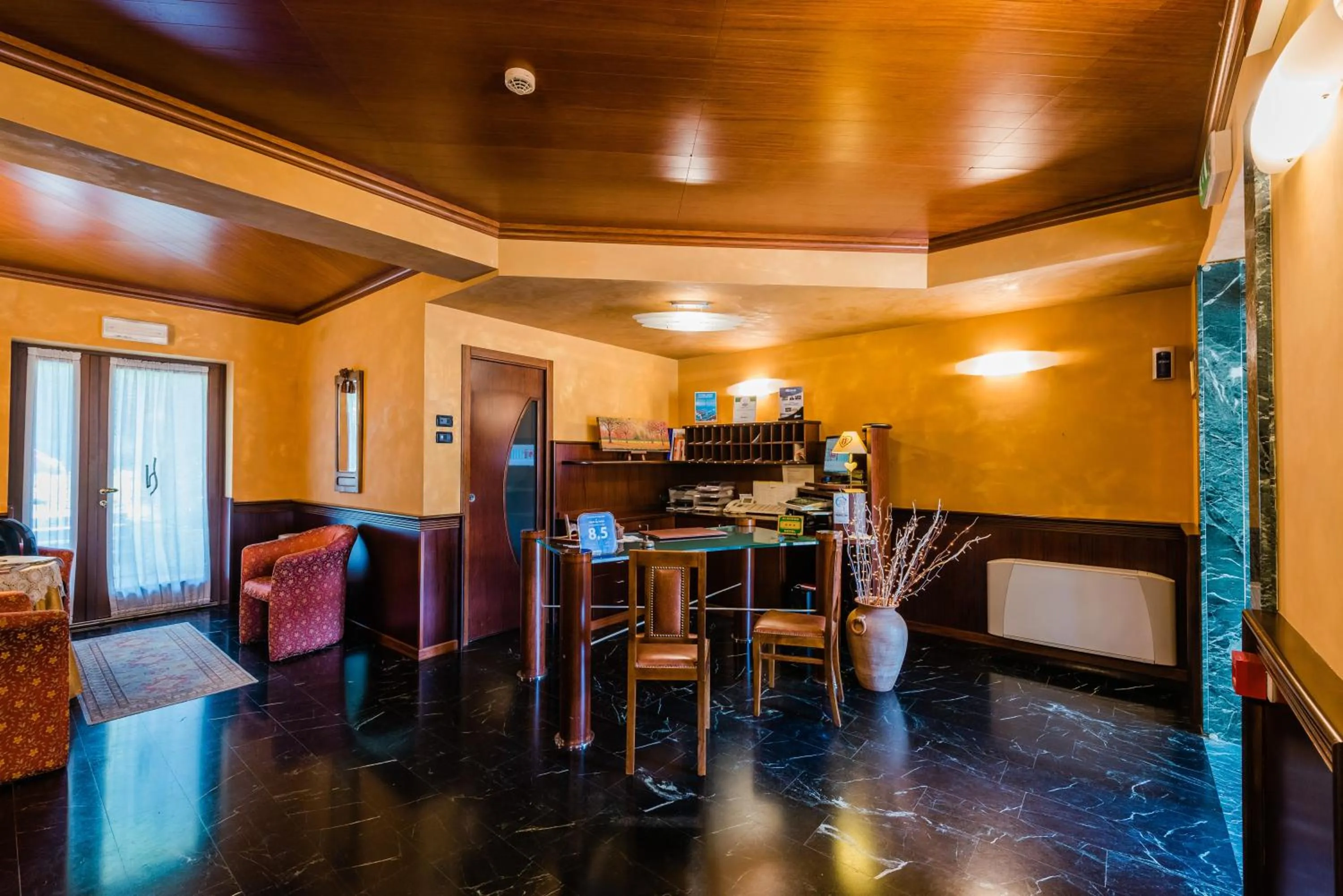 Lobby or reception in Hotel Au Soleil