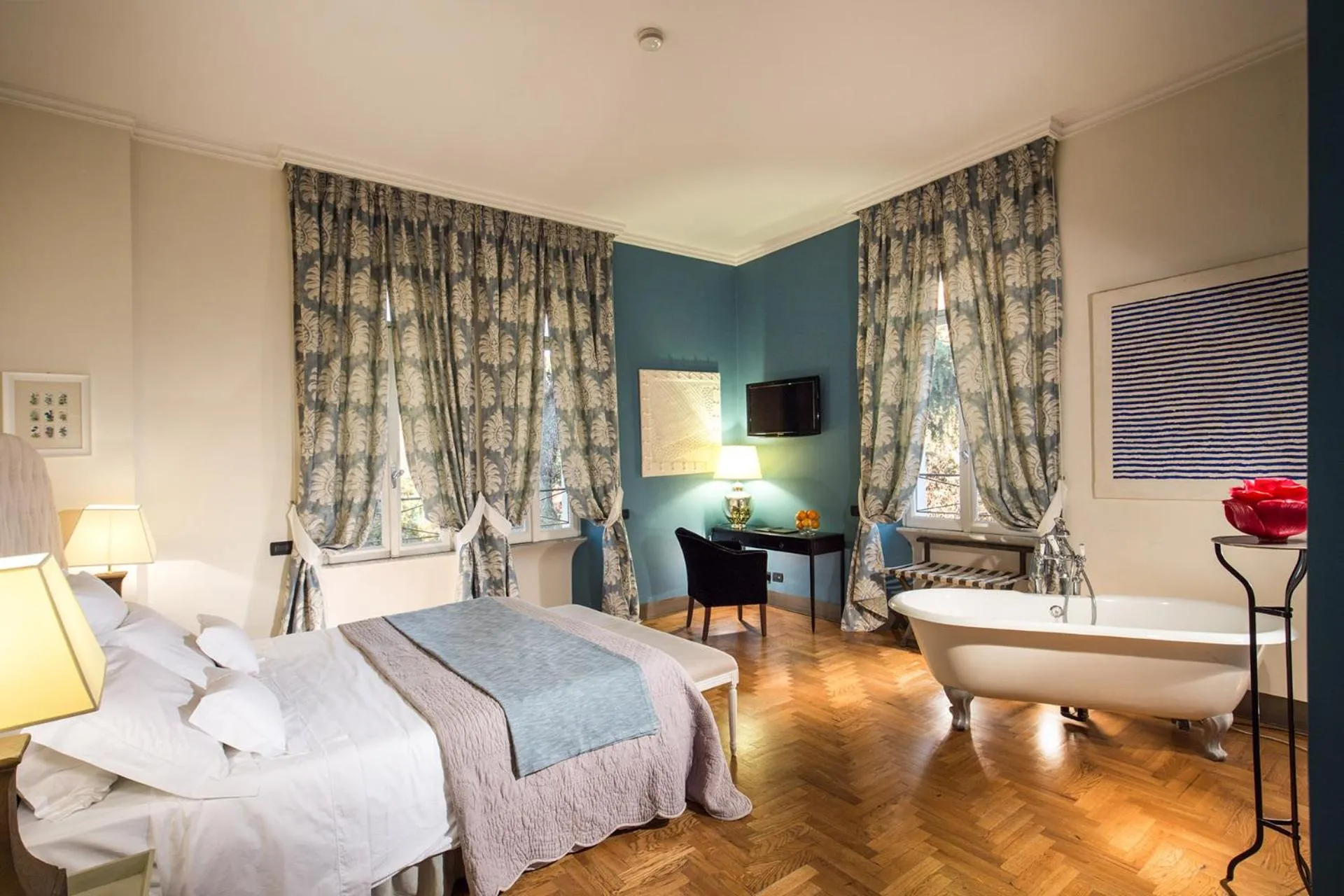 Photo of the whole room, Bed in Hotel Villa Linneo