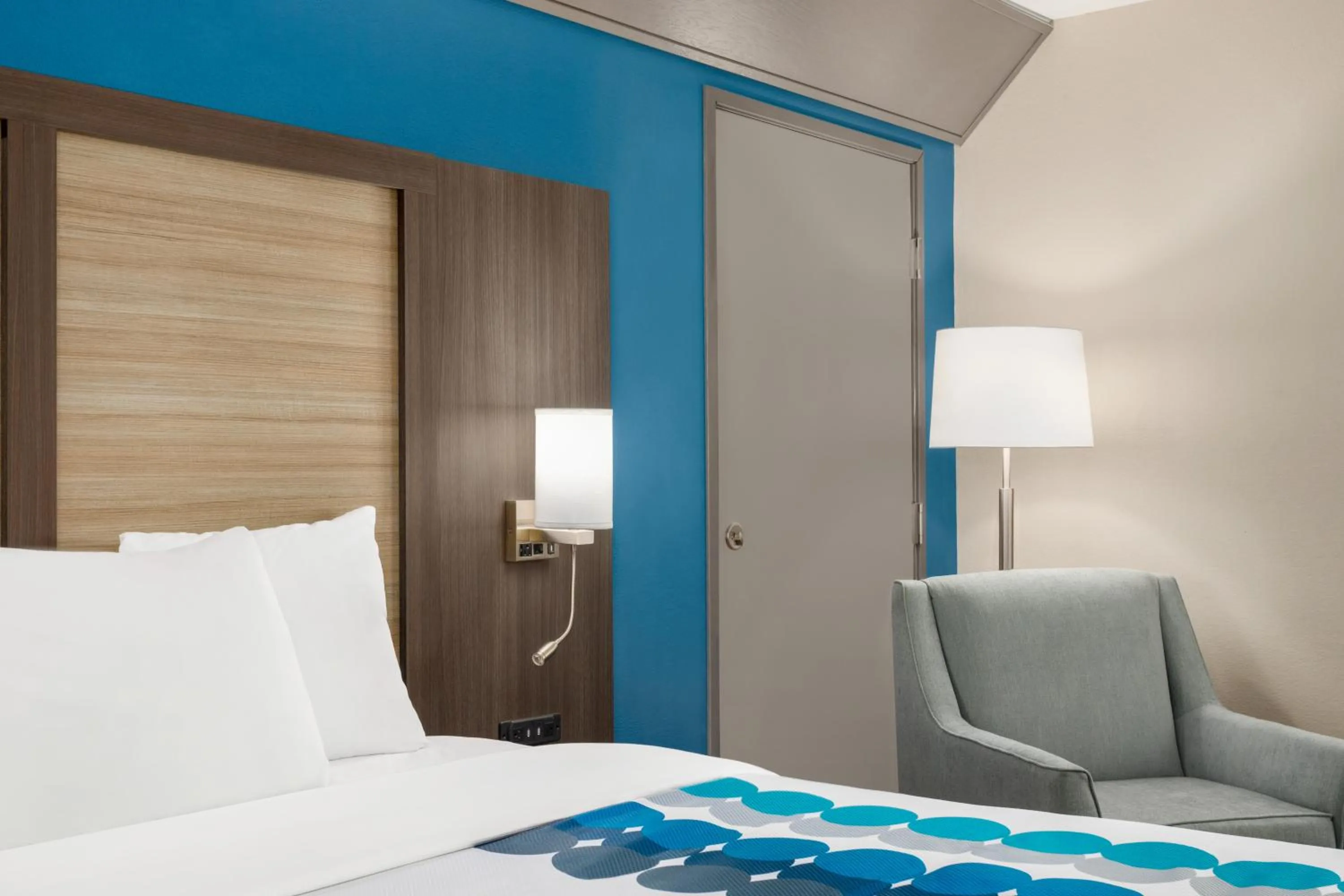 Bed in Baymont by Wyndham Blackwell I-35