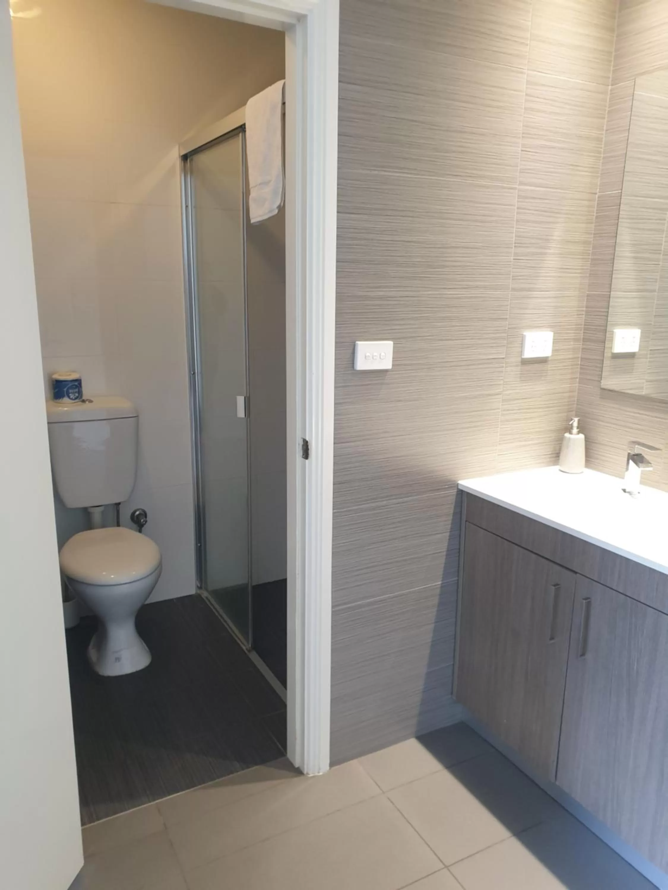 Deluxe Twin Room in Carlton Suites