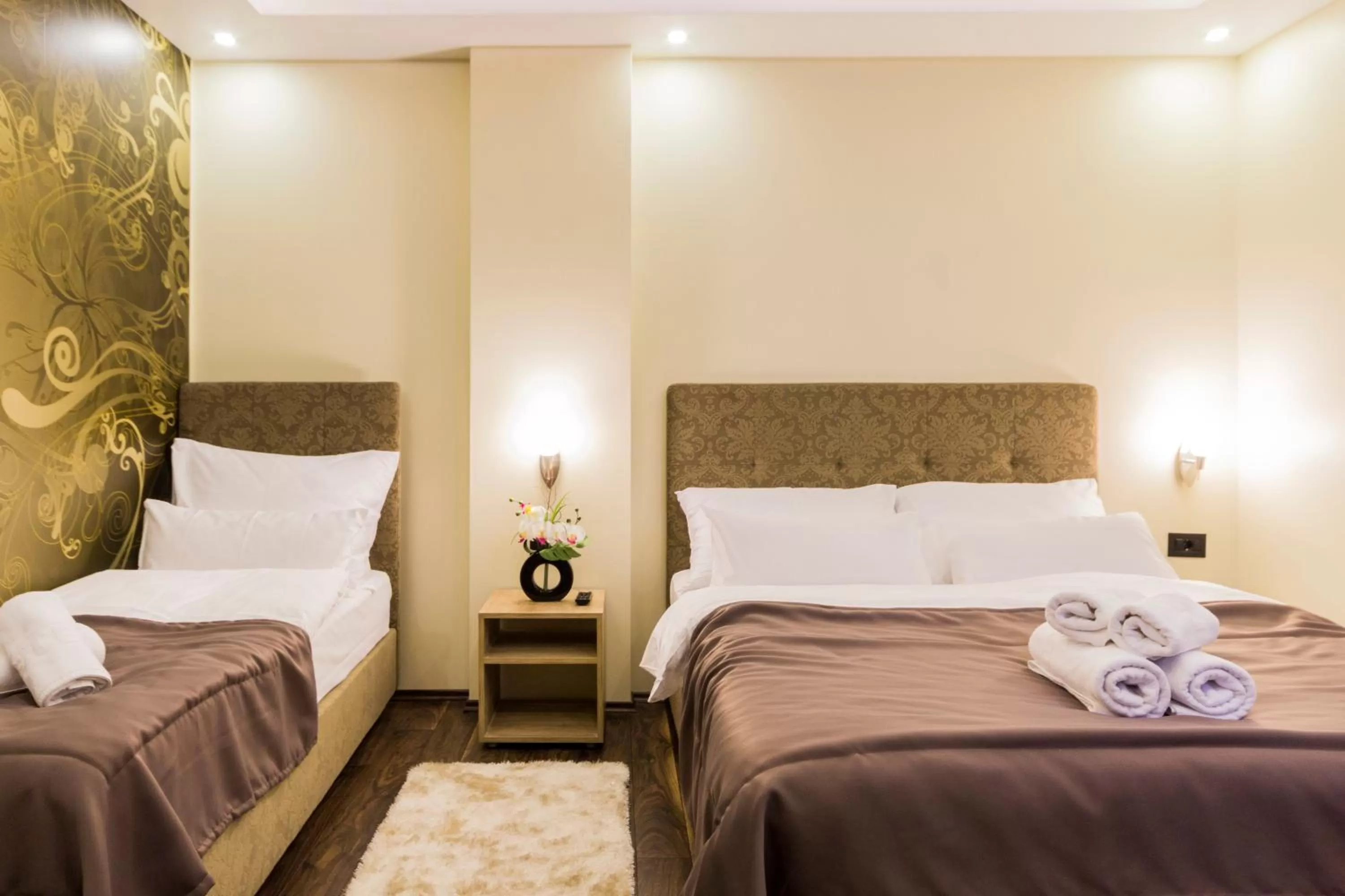 Bed in Madison - Square Sava