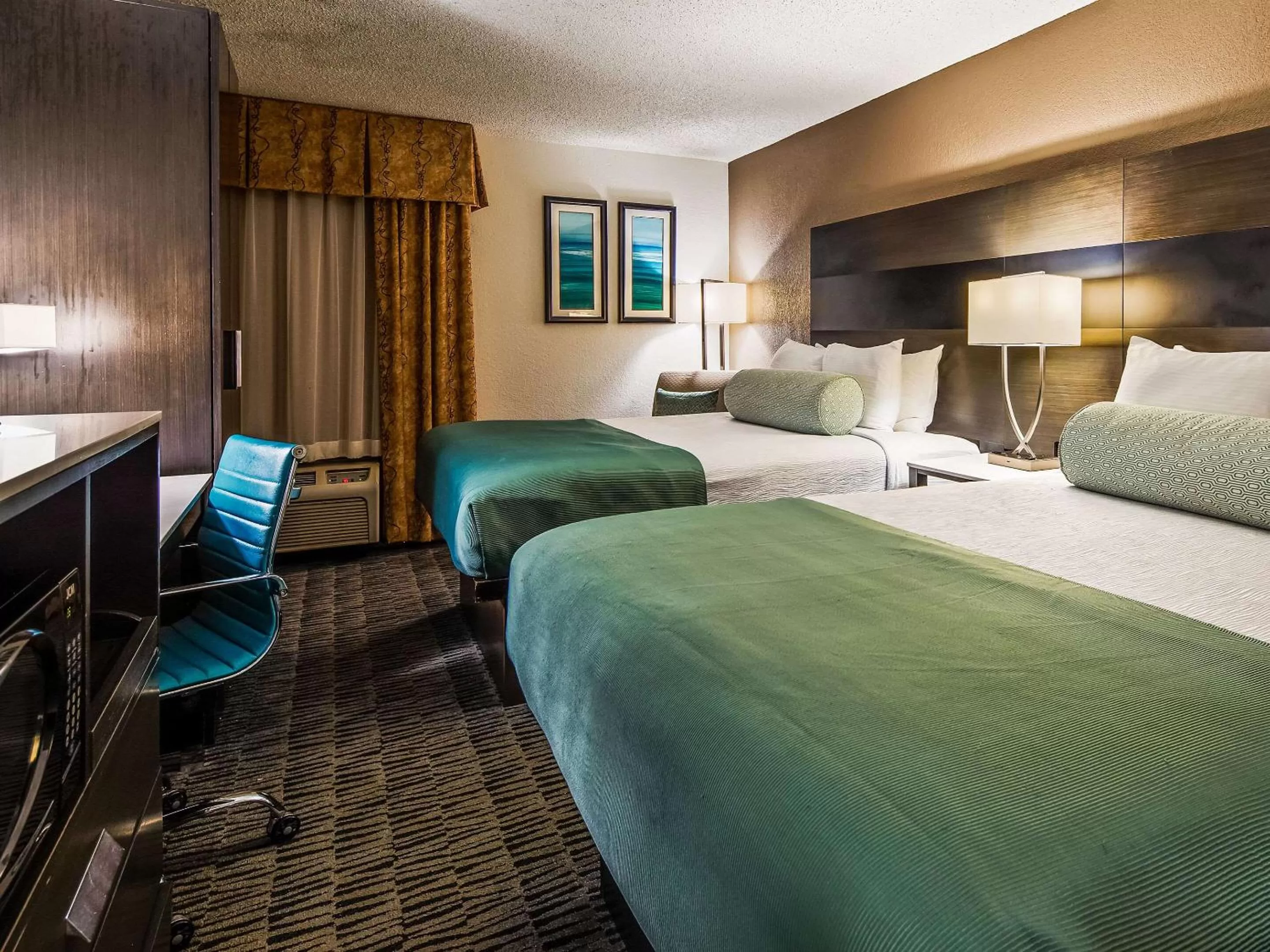 Photo of the whole room in Clarion Pointe near Medical Center