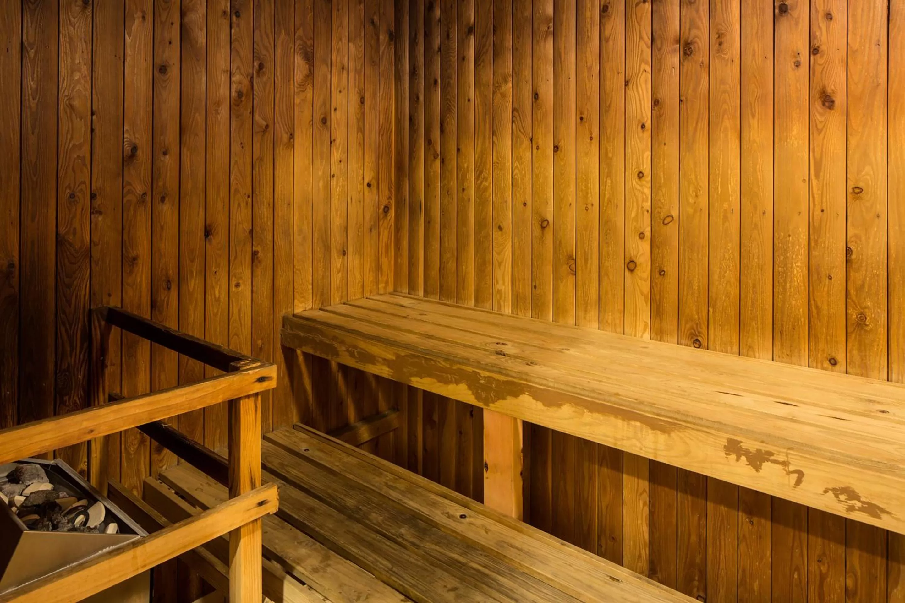 Sauna in Pavilions Hotel