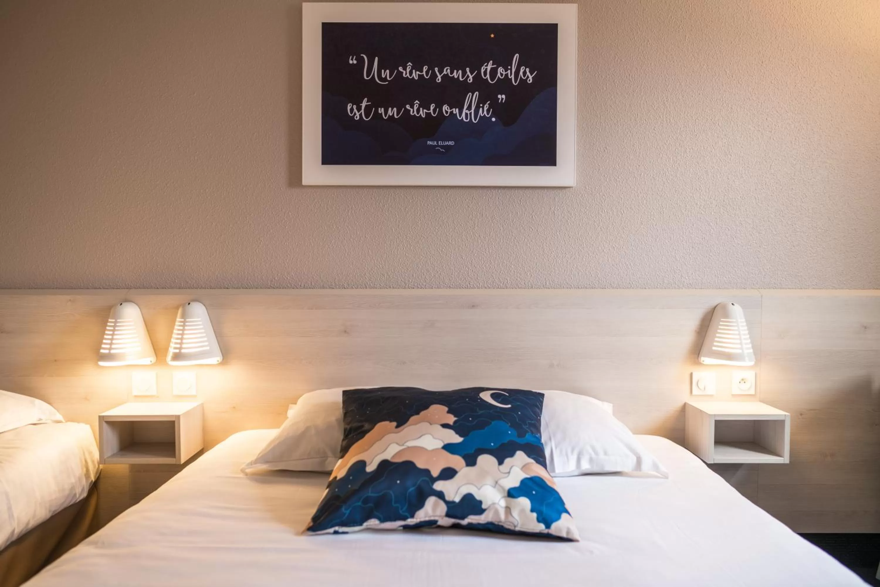 Bed in Ace Hotel Issoire