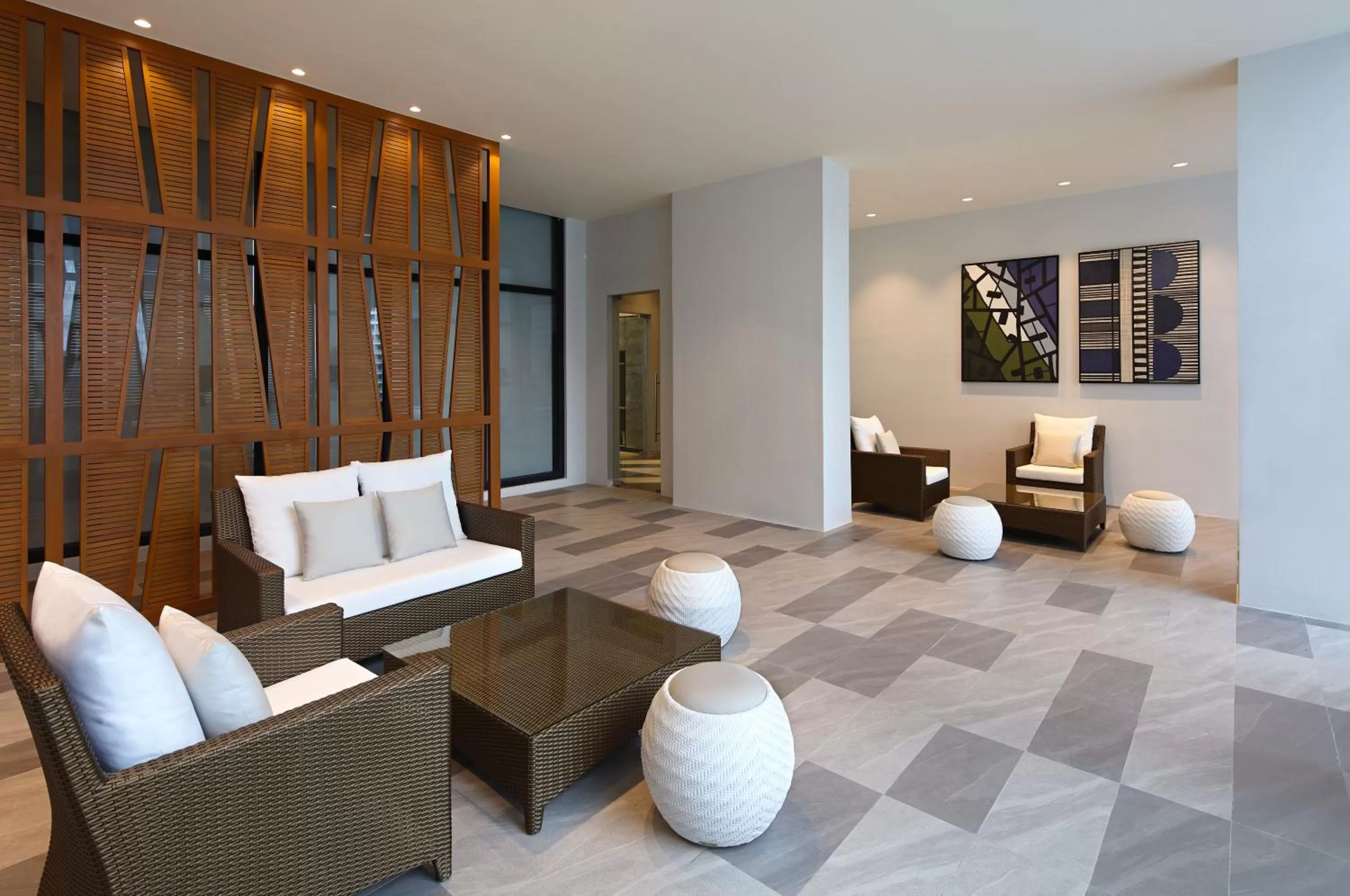 Lounge or bar in Holiday Inn Cebu City by IHG