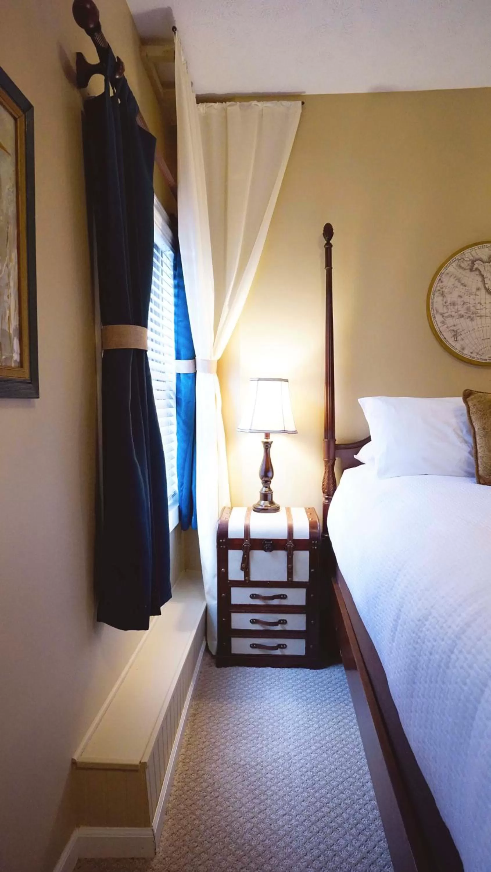 Bed in Hotel Frankfort & Restaurant