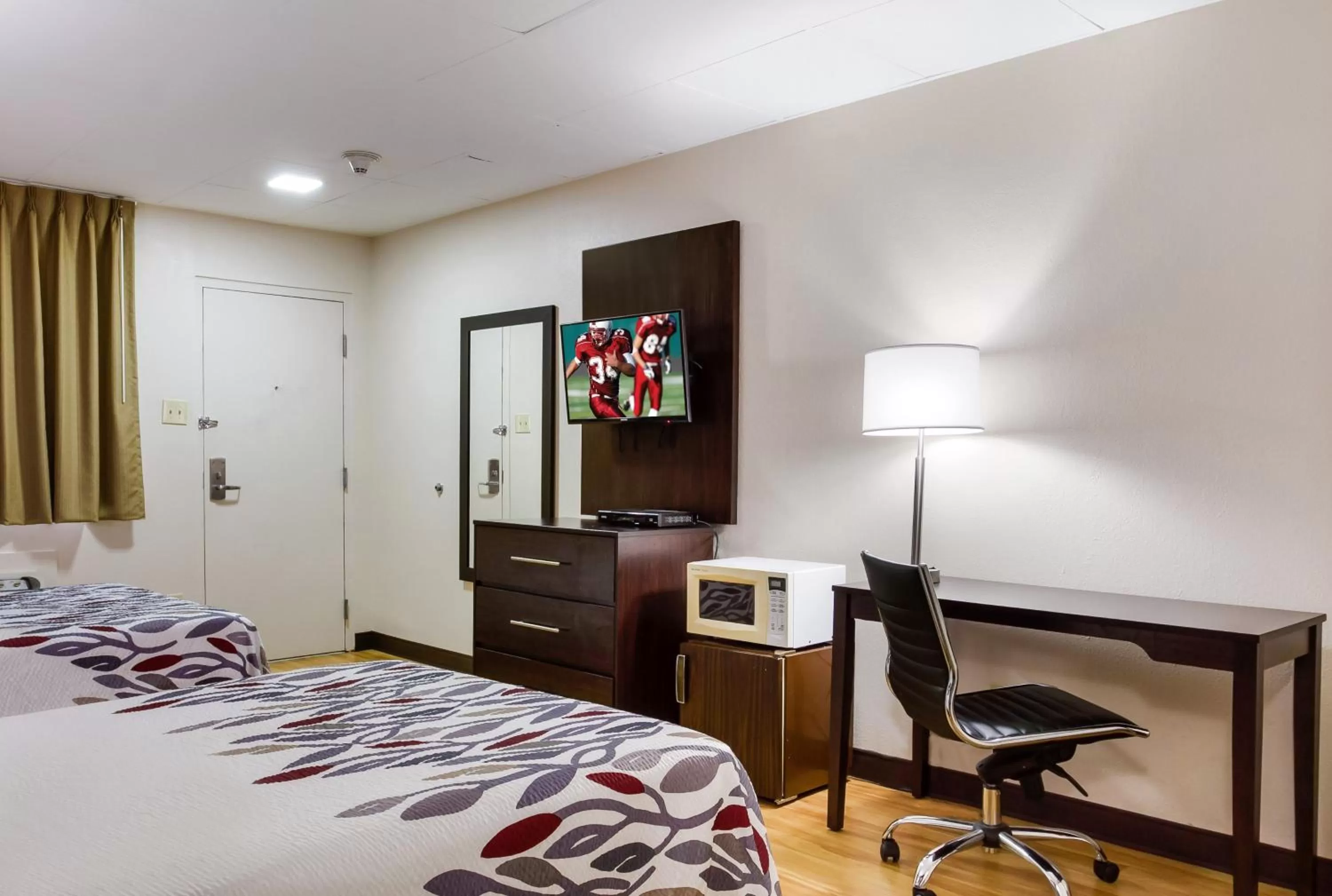 Bedroom, Bed in Red Roof Inn York Downtown