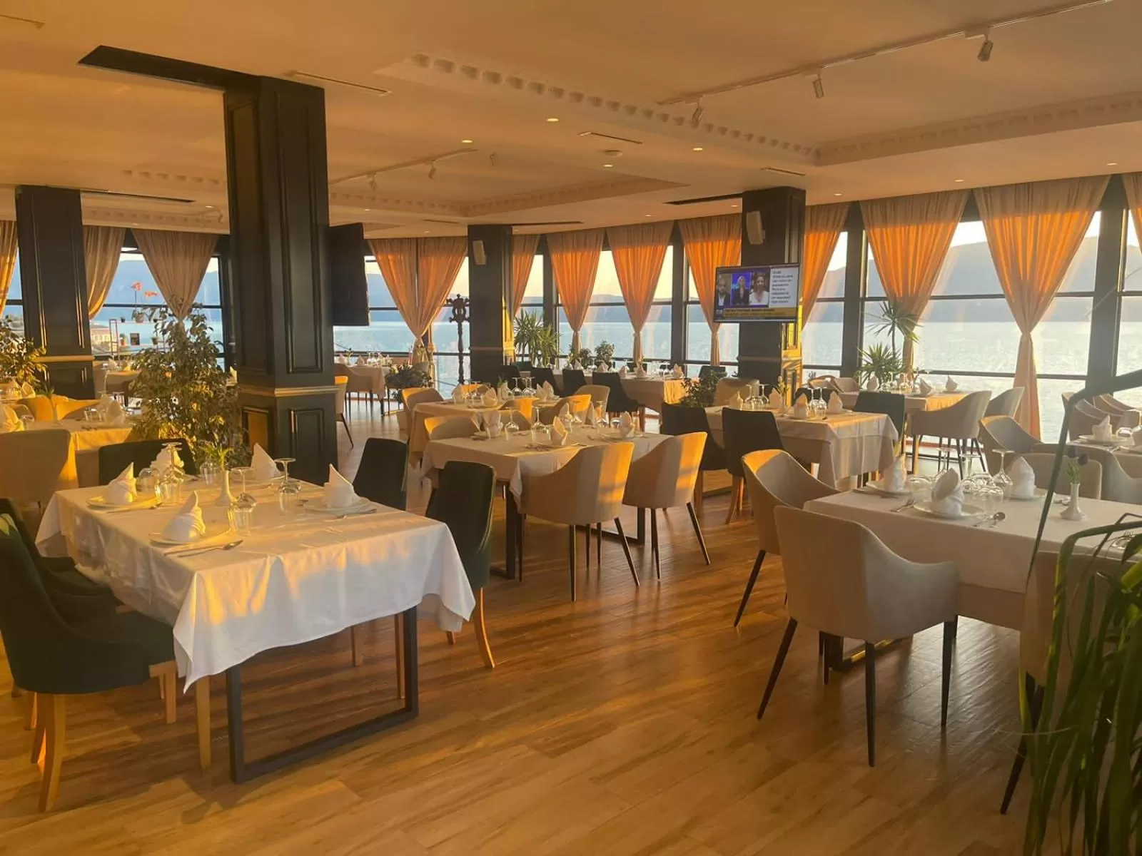 Restaurant/Places to Eat in Blue Bay