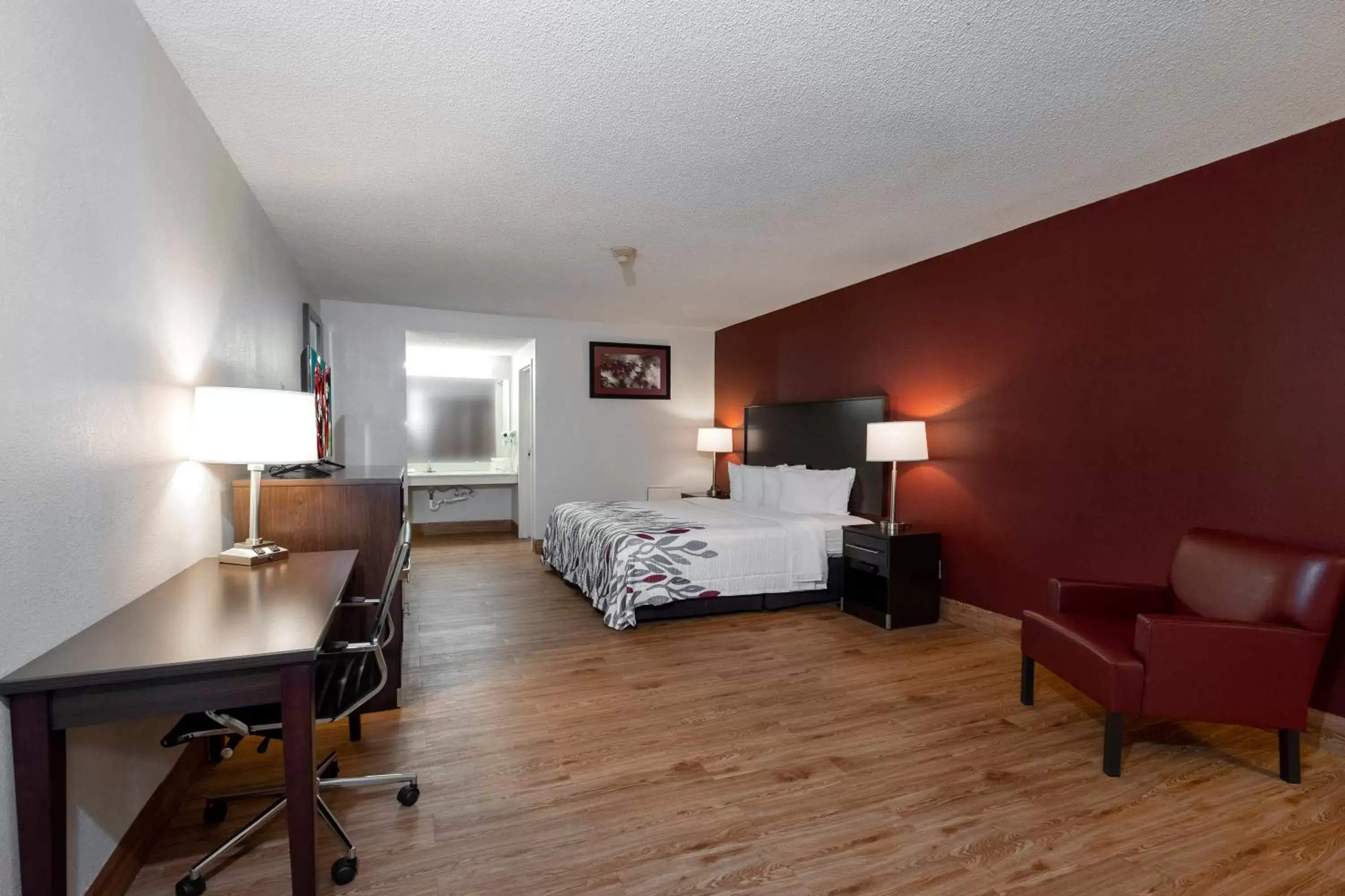 Deluxe King Room - Non-Smoking in Red Roof Inn Marion, VA Deluxe King Room - Non-Smoking in Red Roof Inn Marion, VA