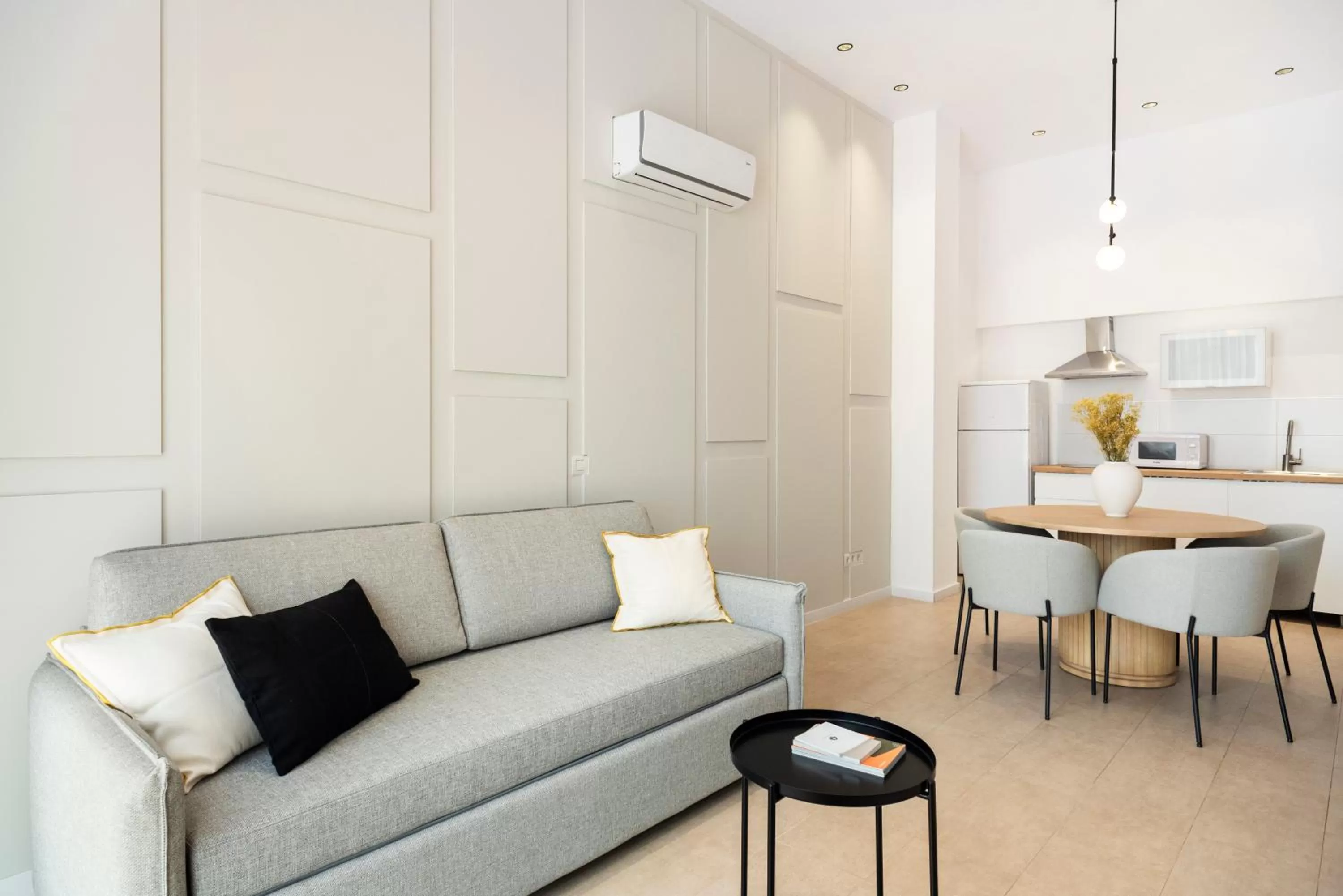 Kitchen or kitchenette, Seating Area in Blanq Marina Suites