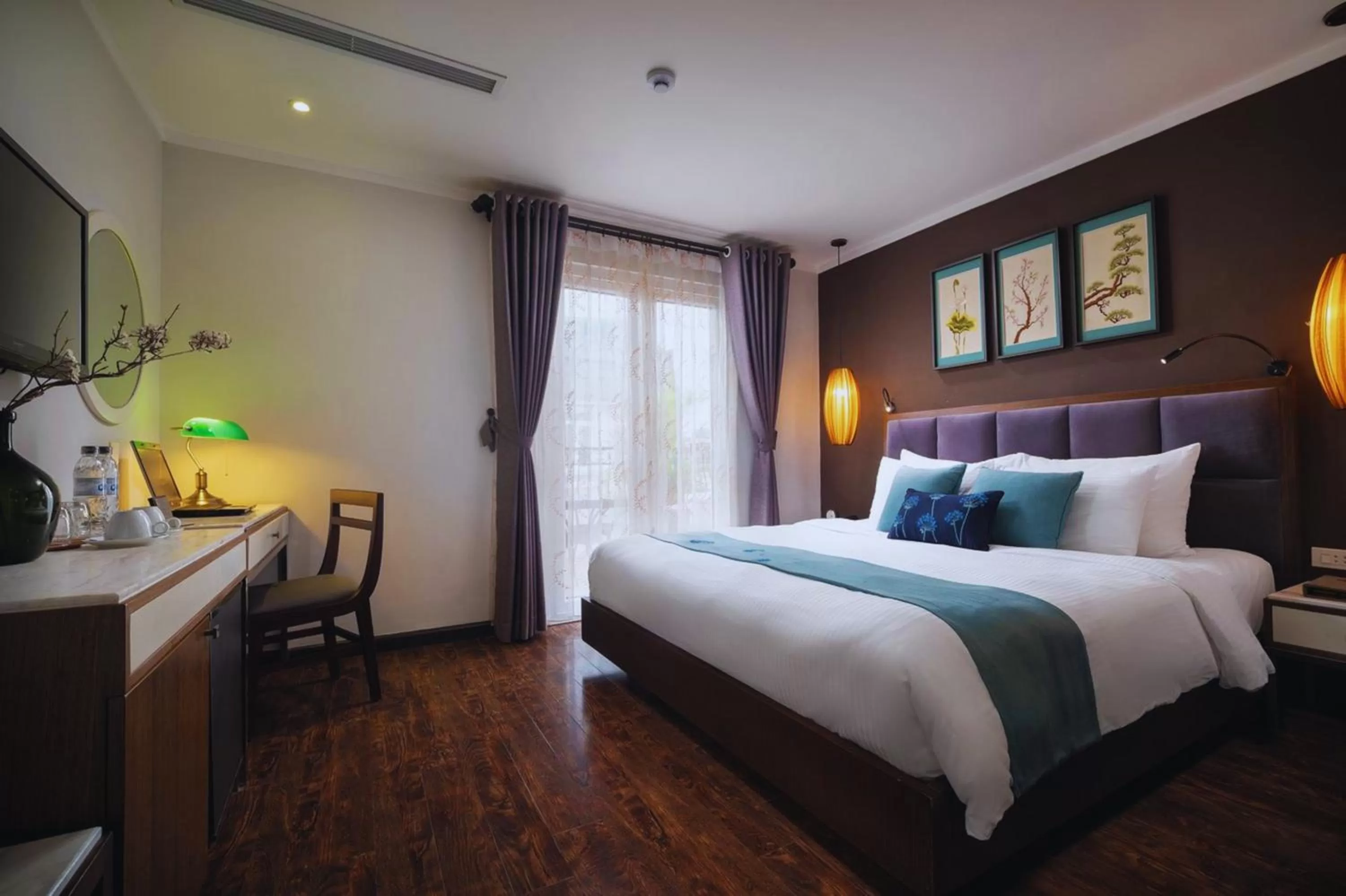 Bed in Hotel Emerald Waters Classy