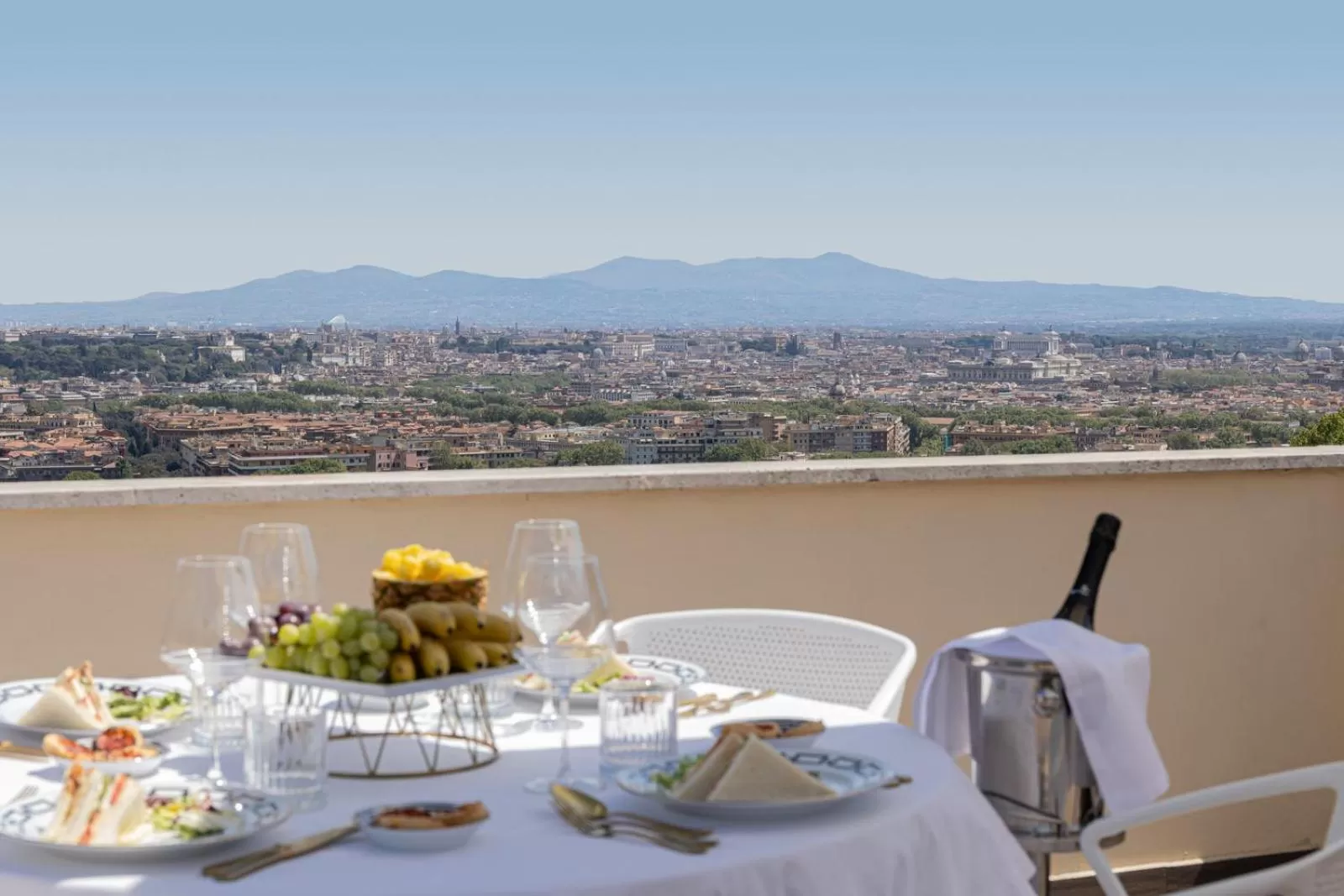 Day in Monastero dei Santi