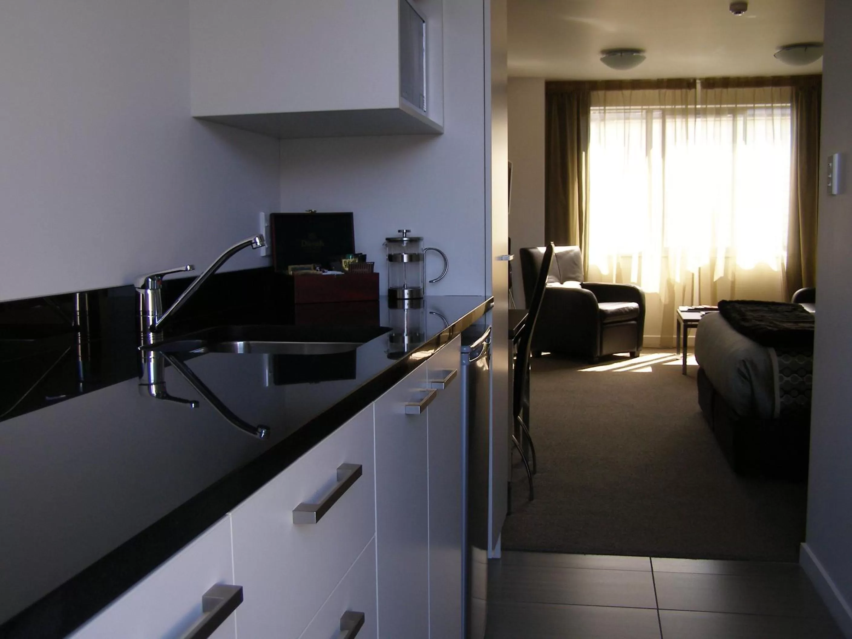 Kitchen or kitchenette in Bellano Motel Suites