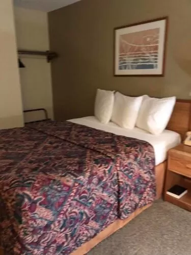 Bed in Value Host Marquette