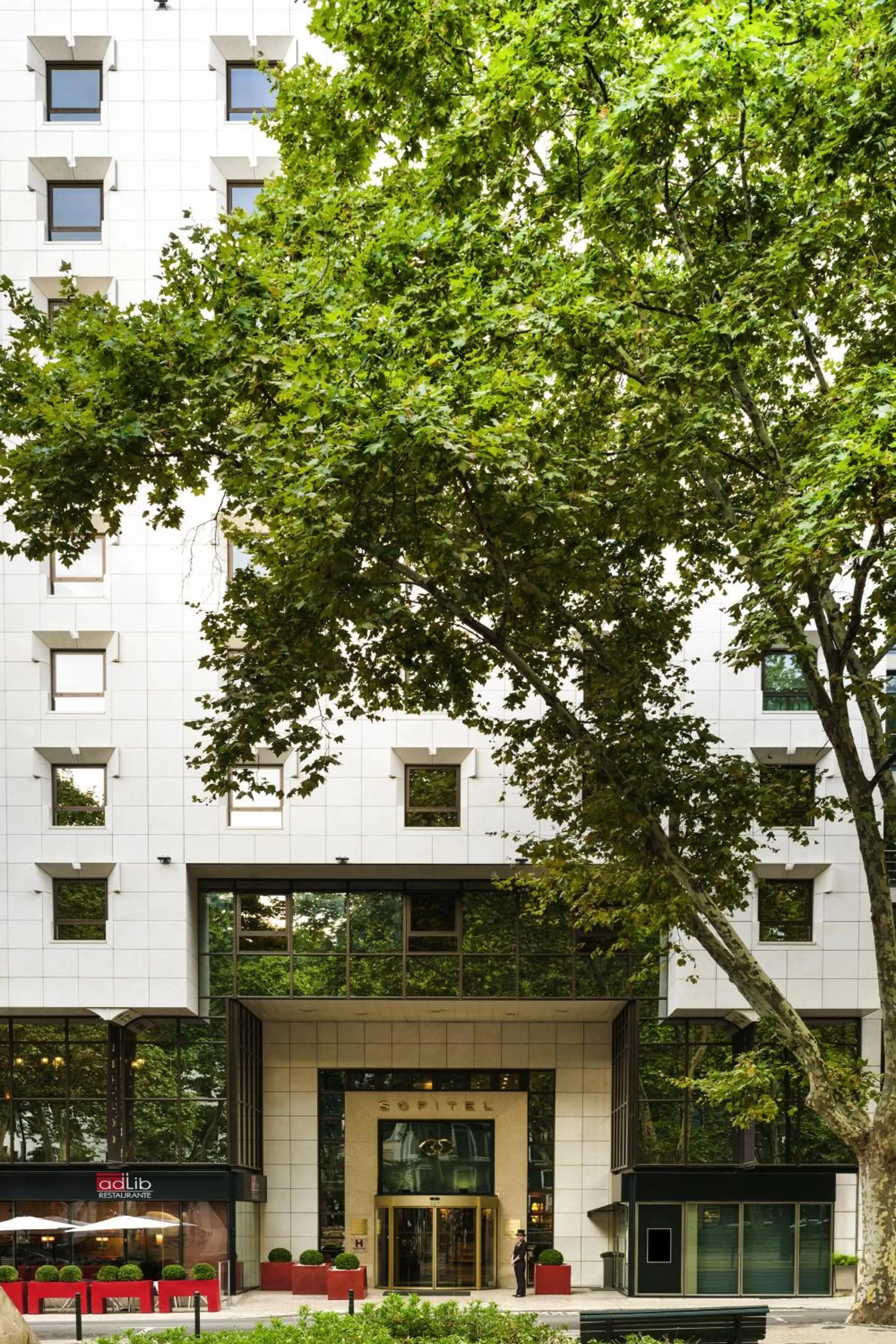 Facade/entrance in Sofitel Lisbon Liberdade