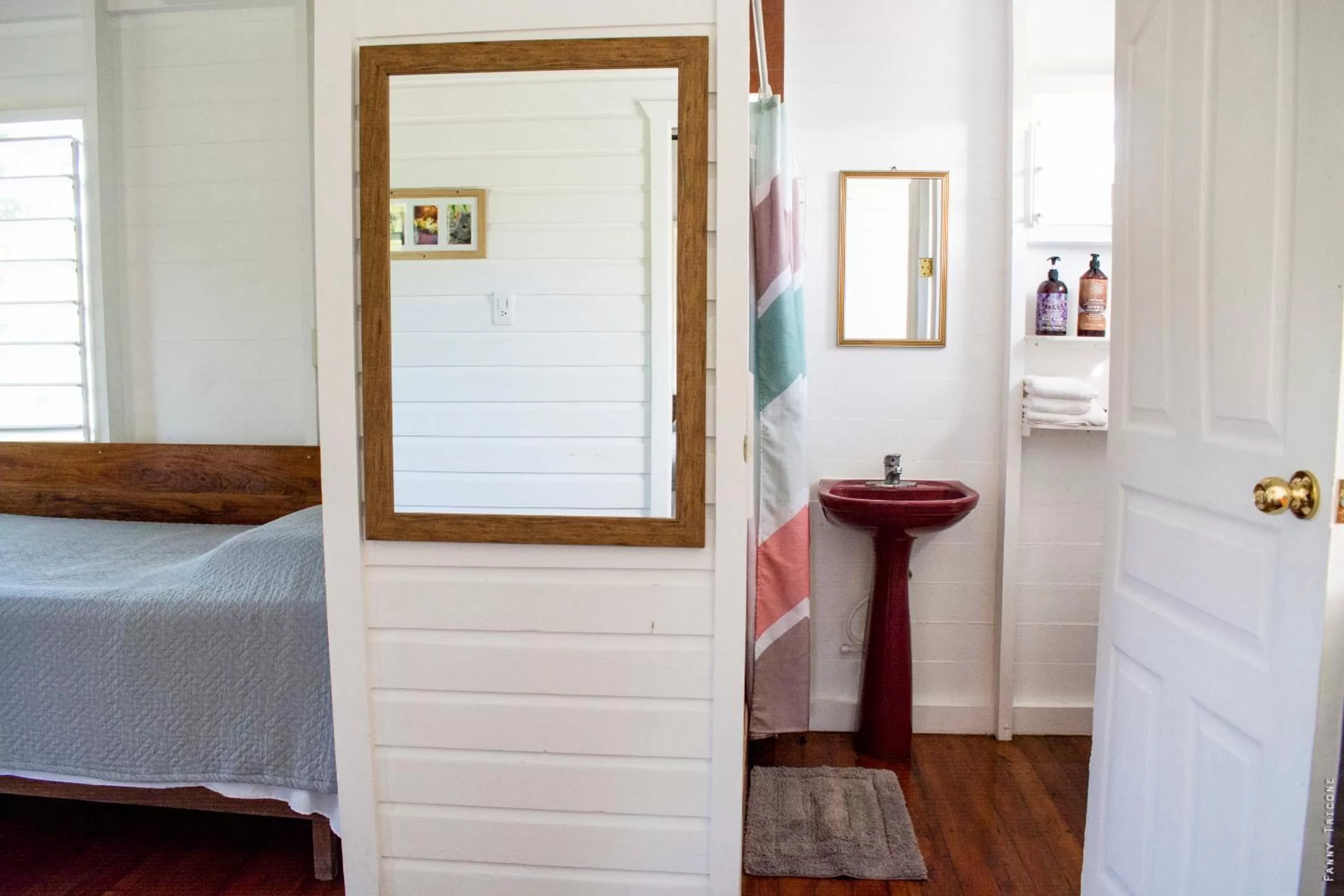 Bathroom, Bed in Horse Cottage
