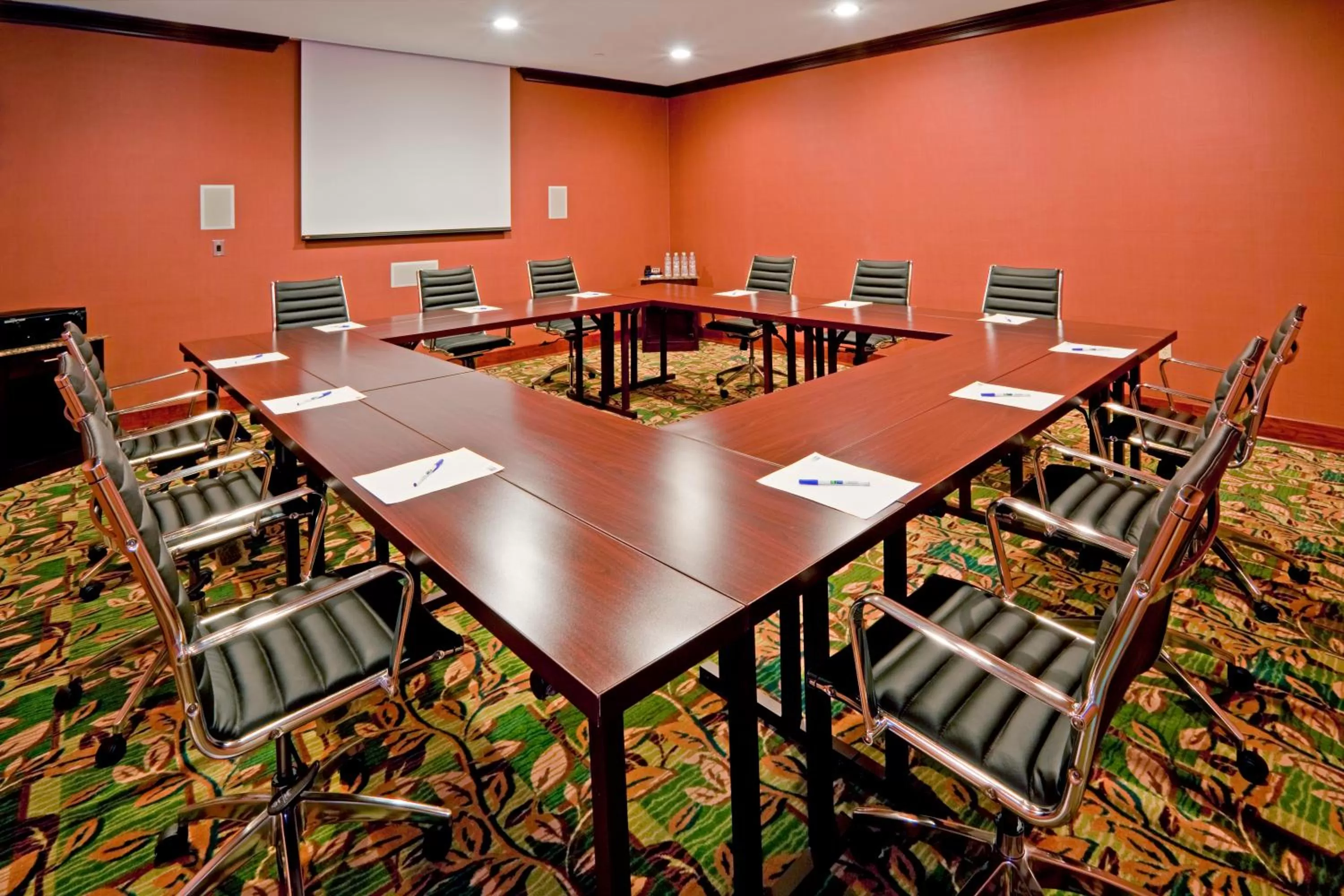 Business facilities in Days Hotel by Wyndham North Bergen