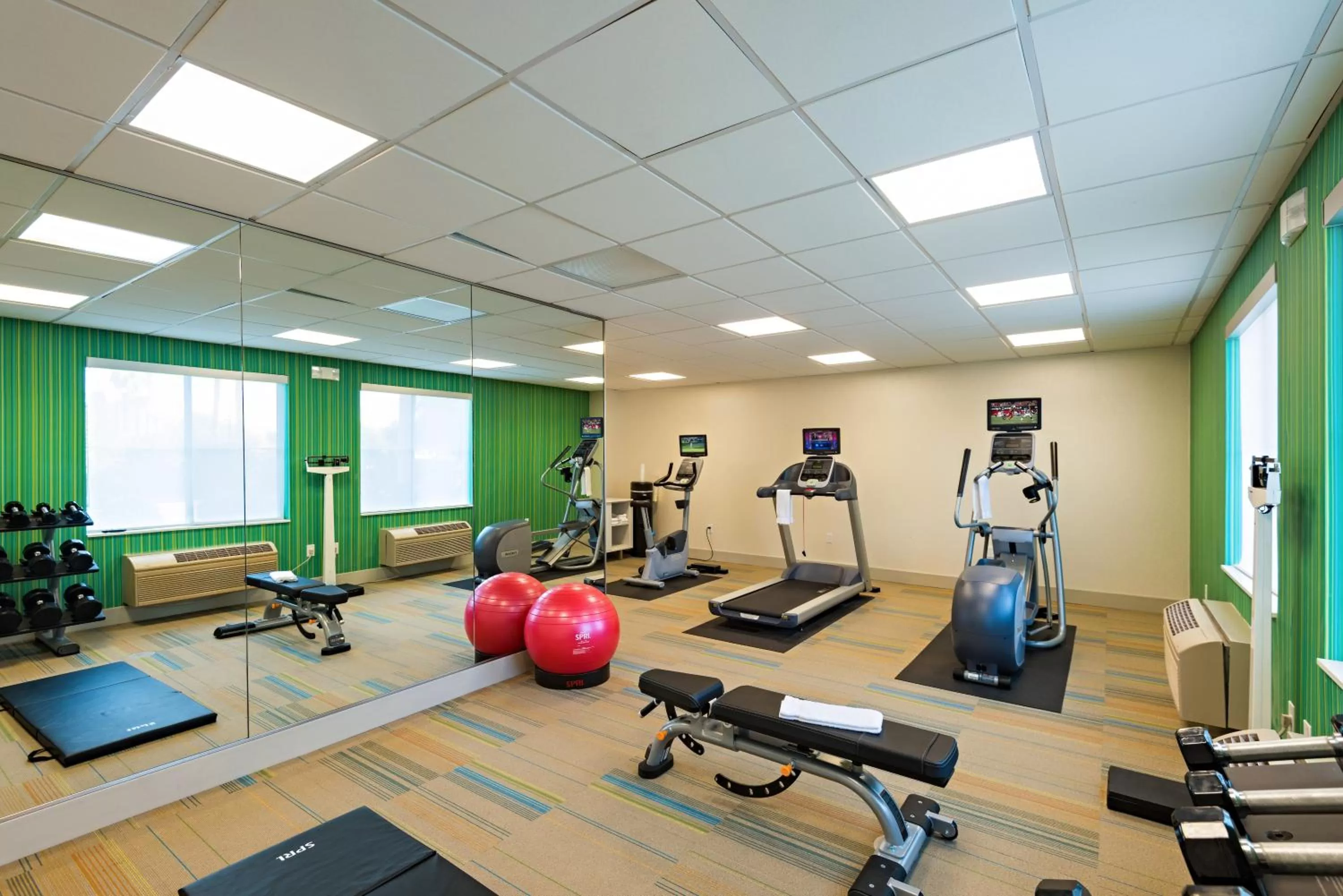 Fitness centre/facilities in Holiday Inn Express Peoria North - Glendale by IHG