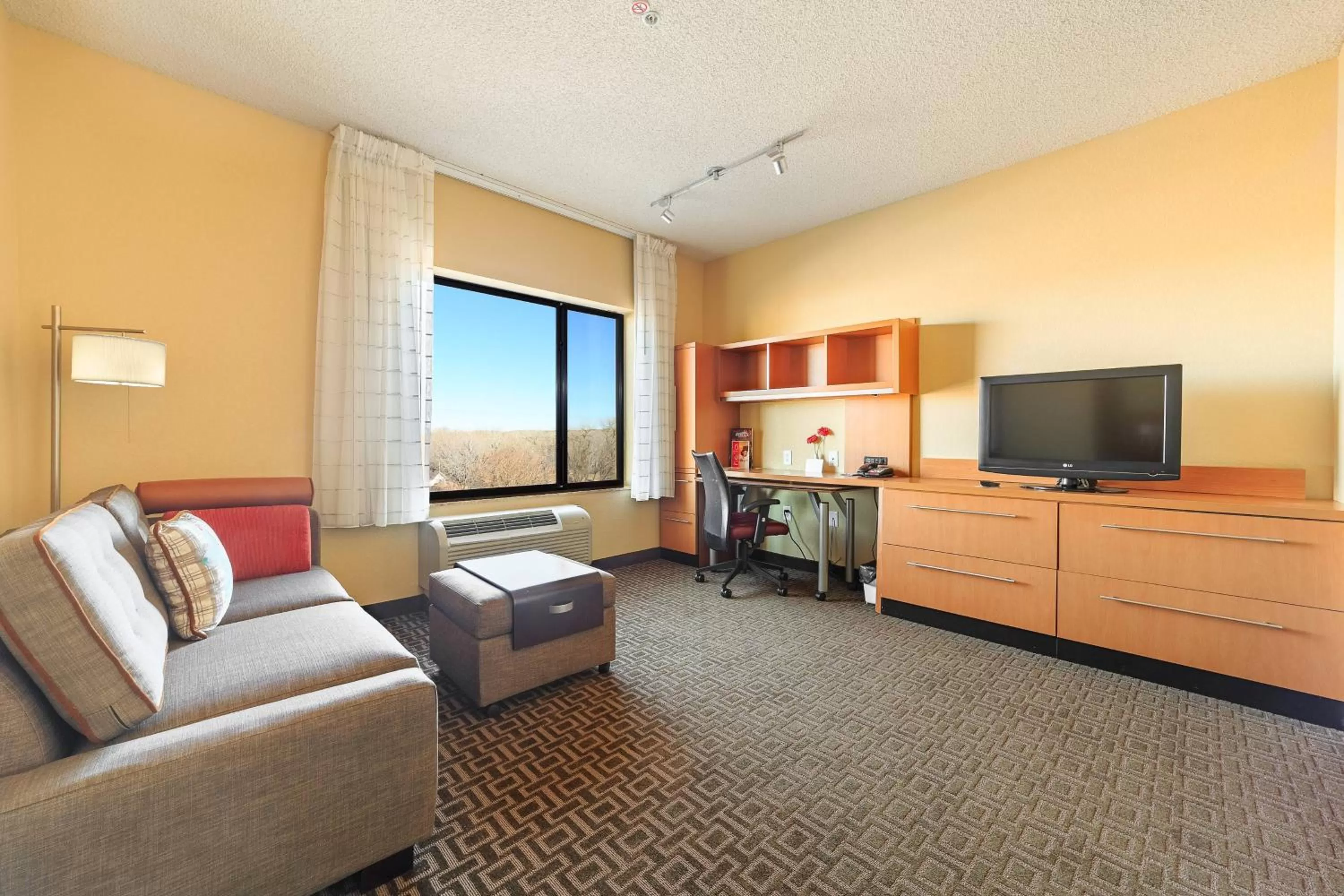 Living room in TownePlace Suites Farmington