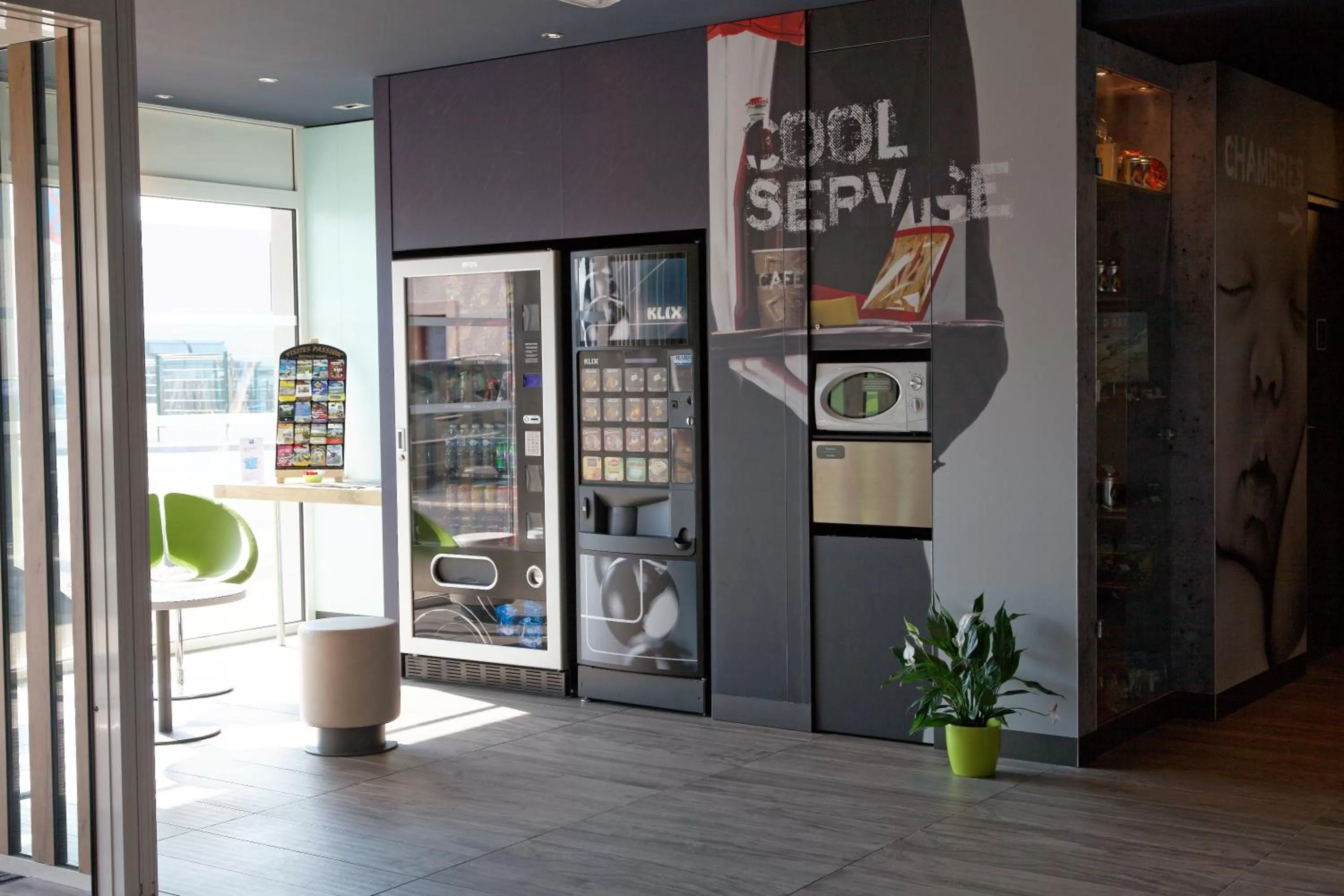 Lounge or bar in ibis budget Cherbourg - La Glacerie