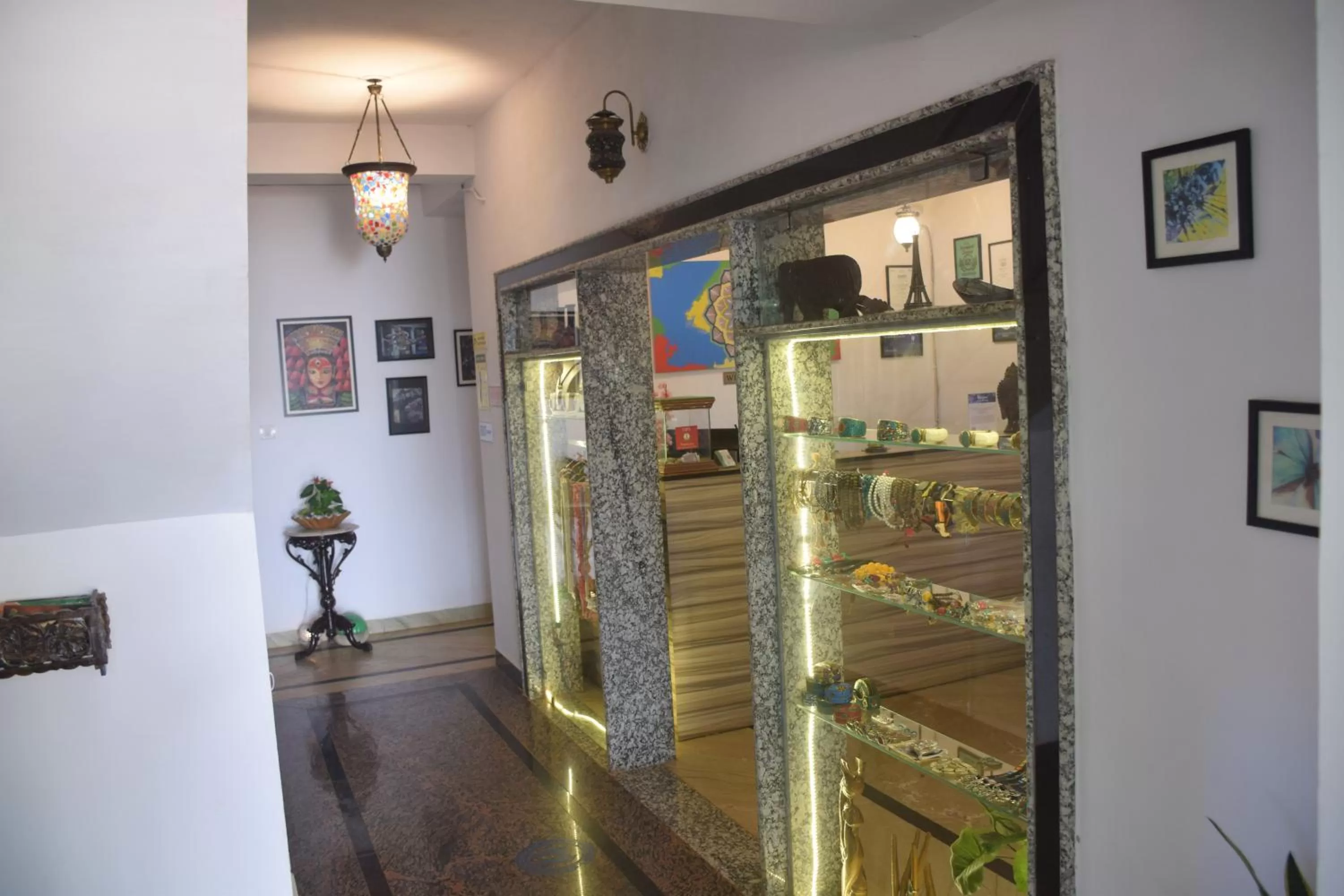 Lobby or reception in LaligurasVilla Beachside Escape - 100m to Beach