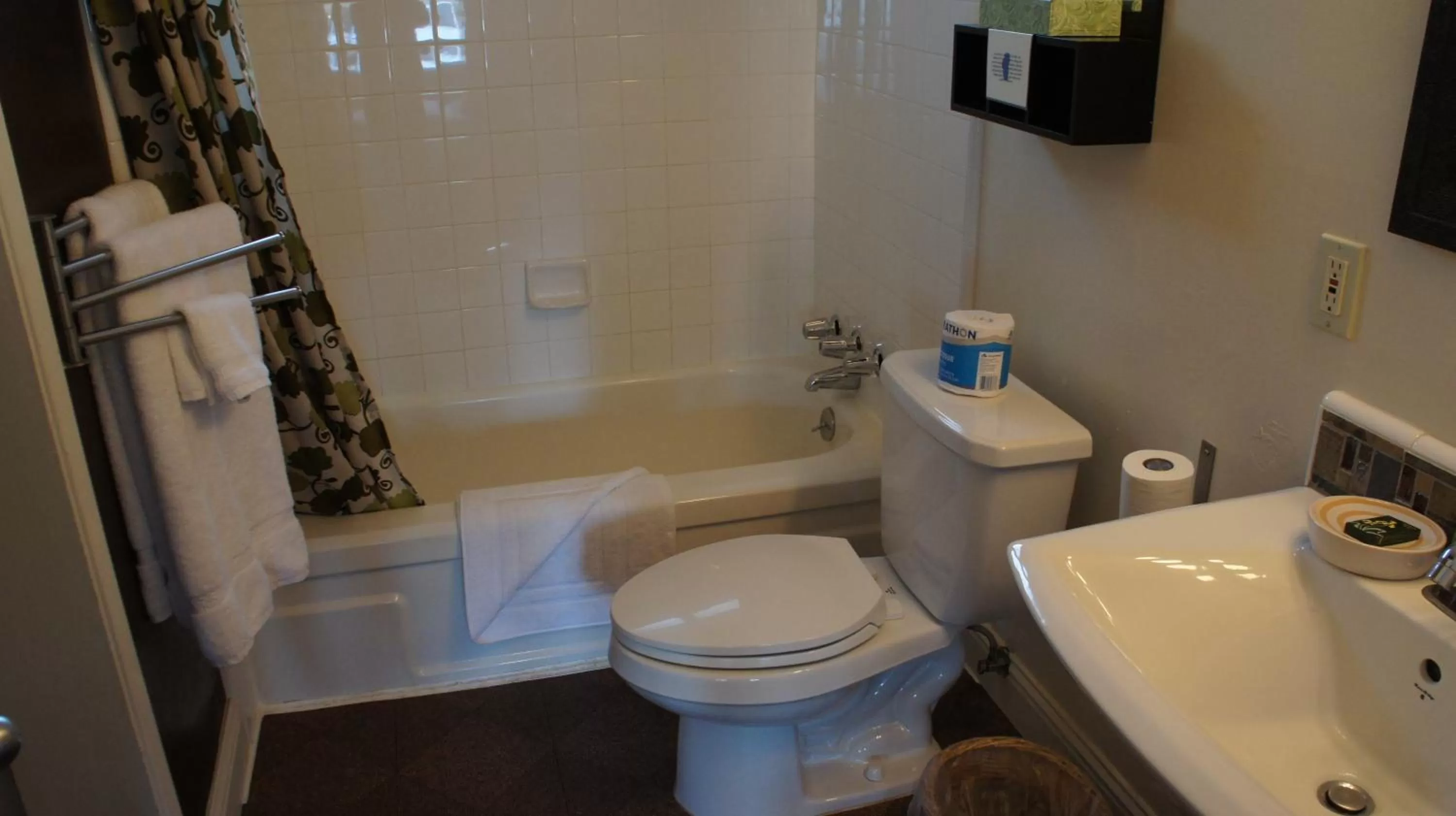 Bathroom in Paradice Motel