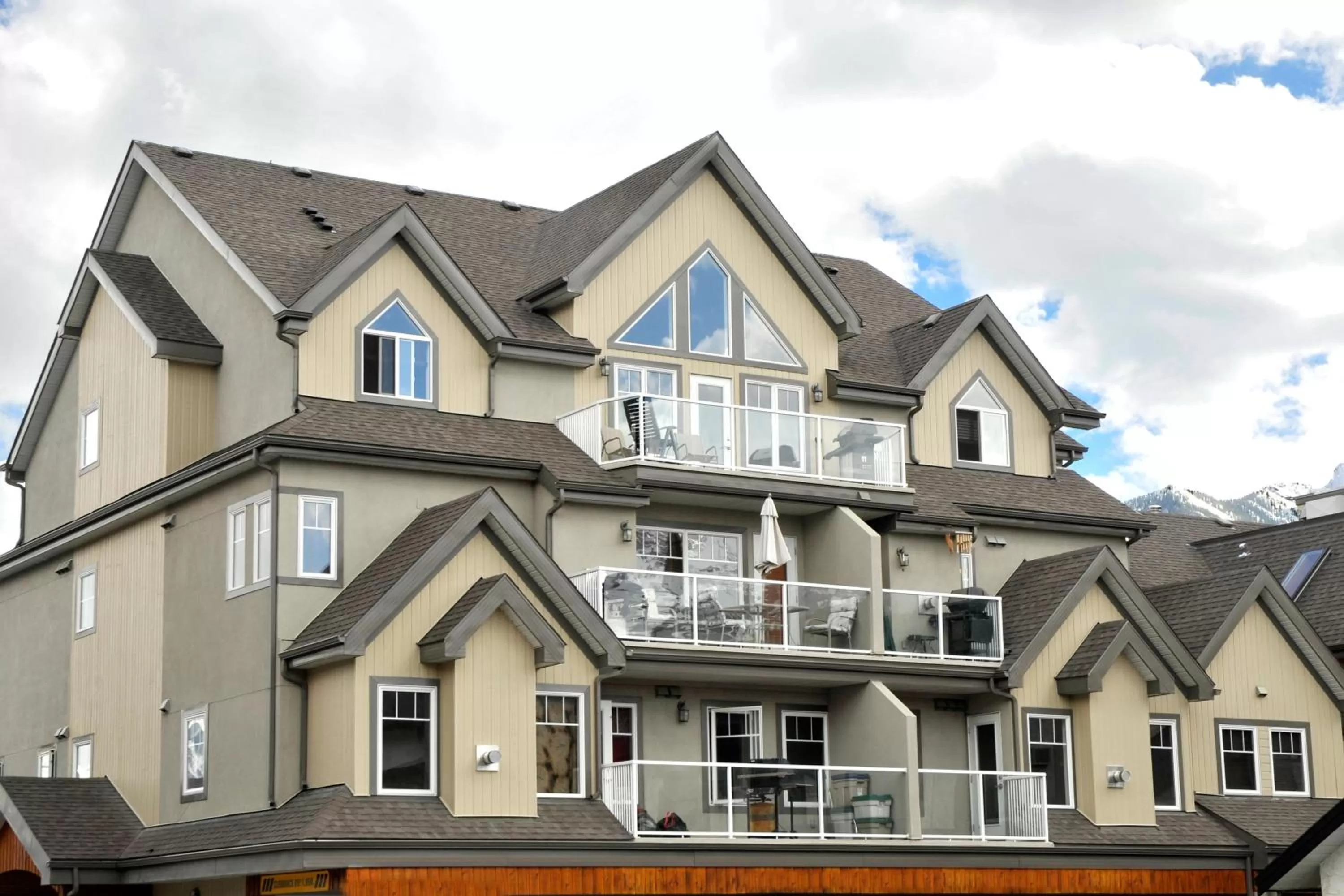 Property building in PRC Annex - Pet Friendly