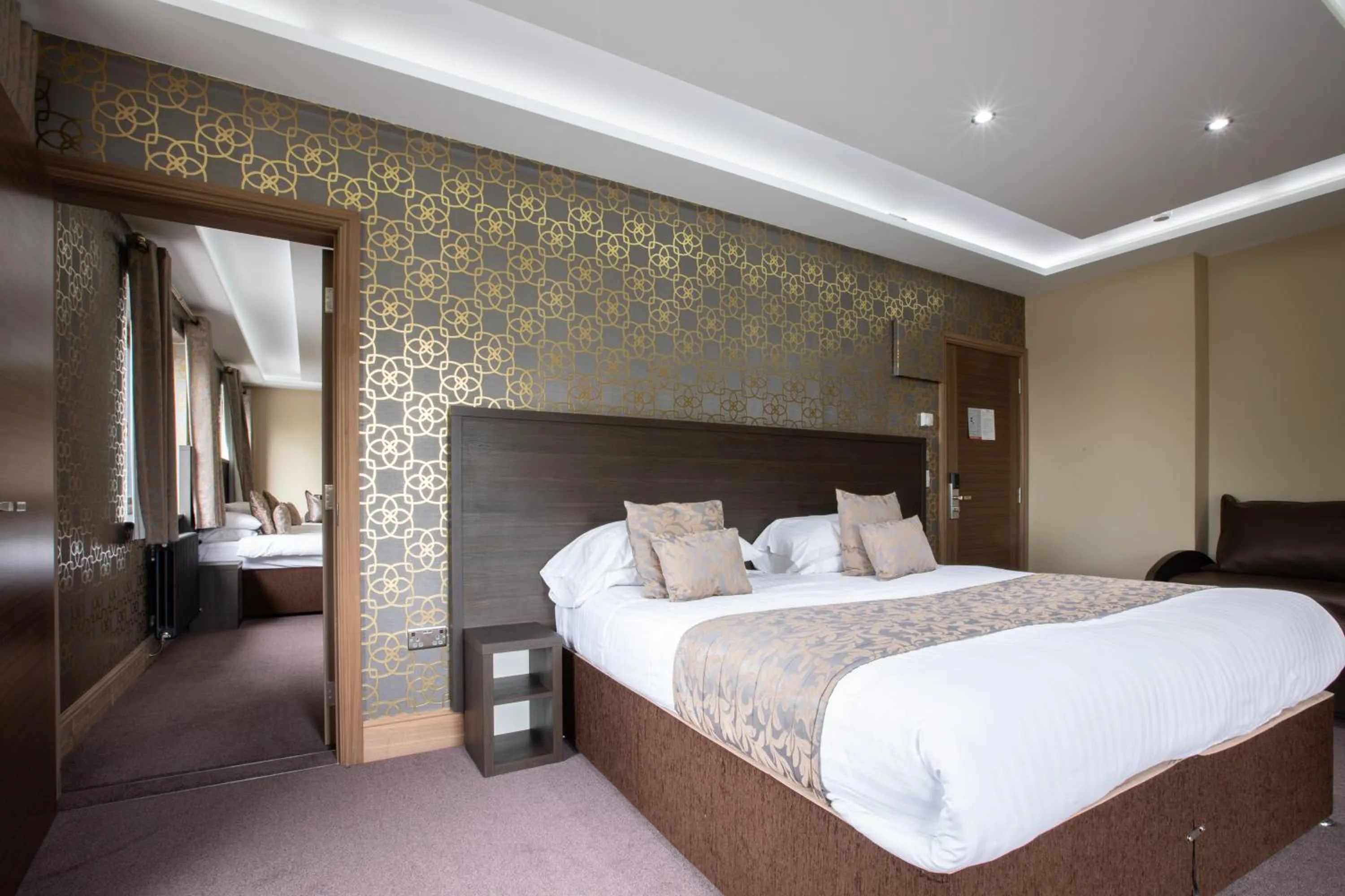 Bedroom, Bed in Grainger Apartments