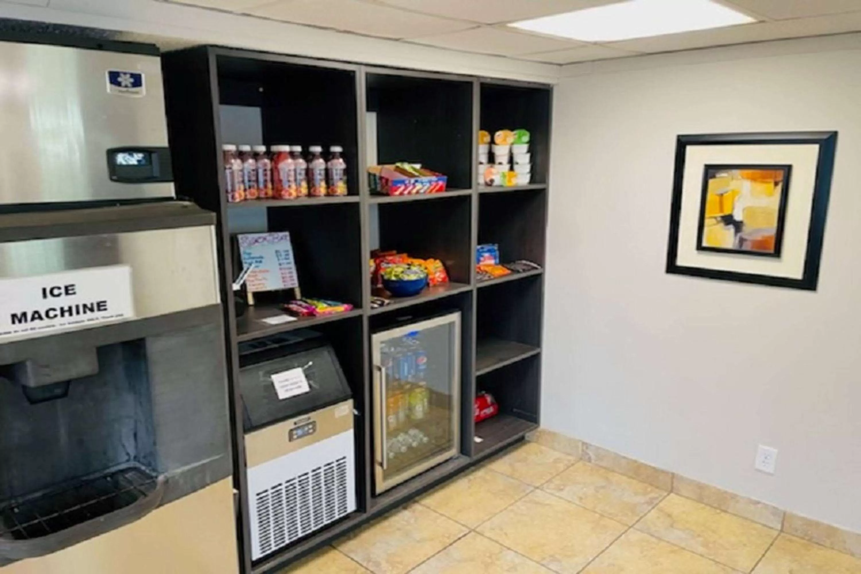 Restaurant/places to eat in Days Inn and Suites by Wyndham Port Huron