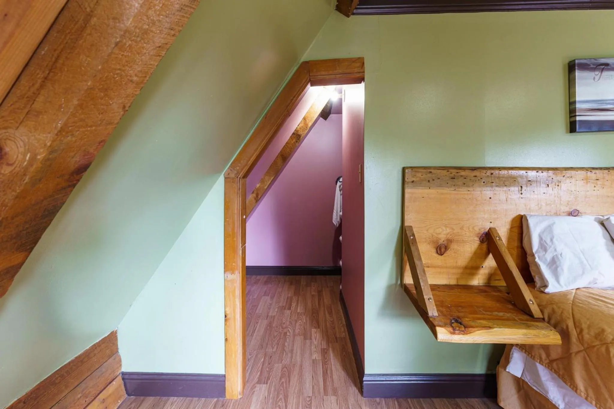 Bed in Mountain Trail Lodge and Vacation Rentals