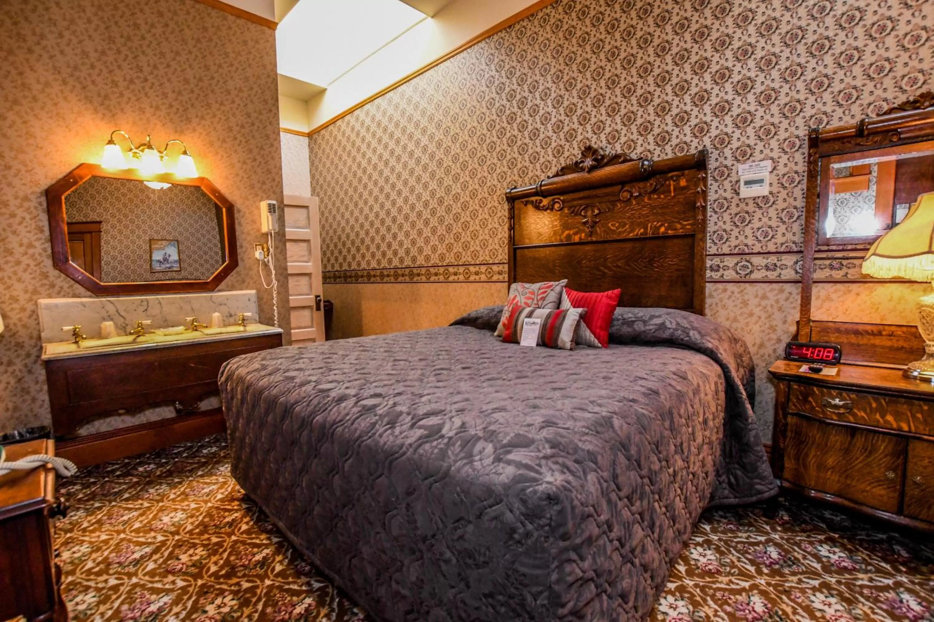 Photo of the whole room, Bed in Irma Hotel