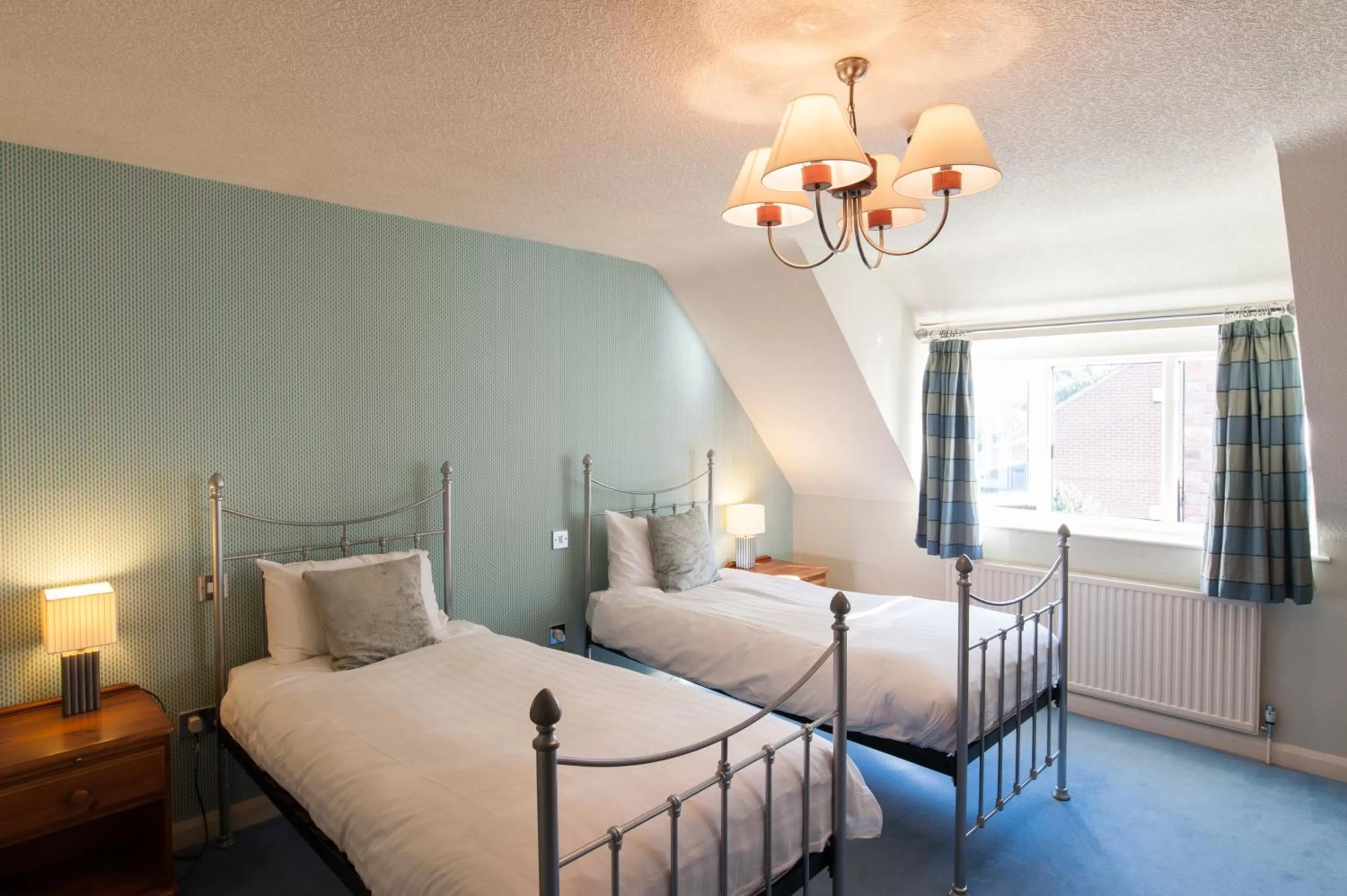 Bedroom, Bed in Unicorn, Gunthorpe by Marston's Inns