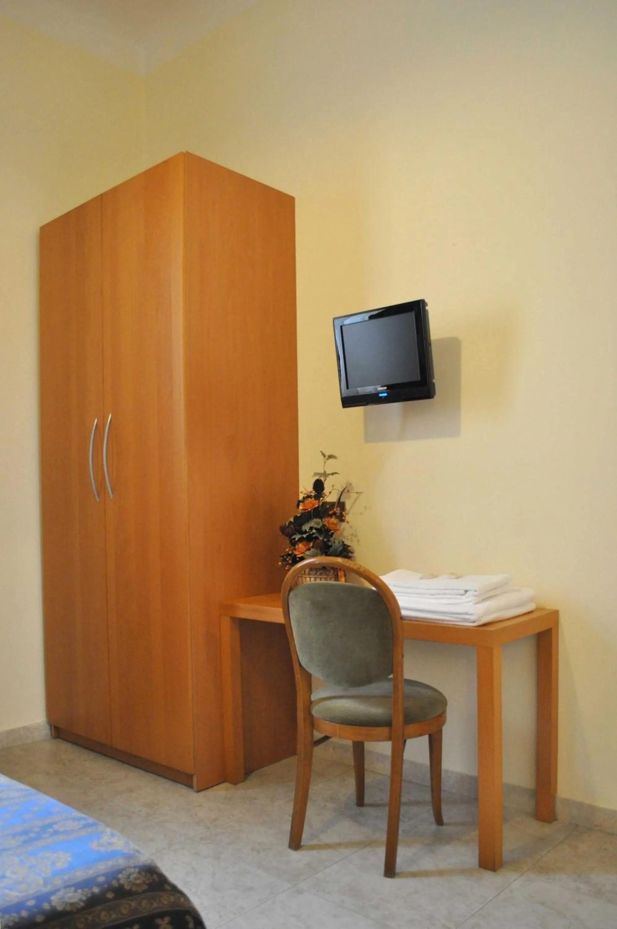 Seating area, Bed in Hotel Fiorenza