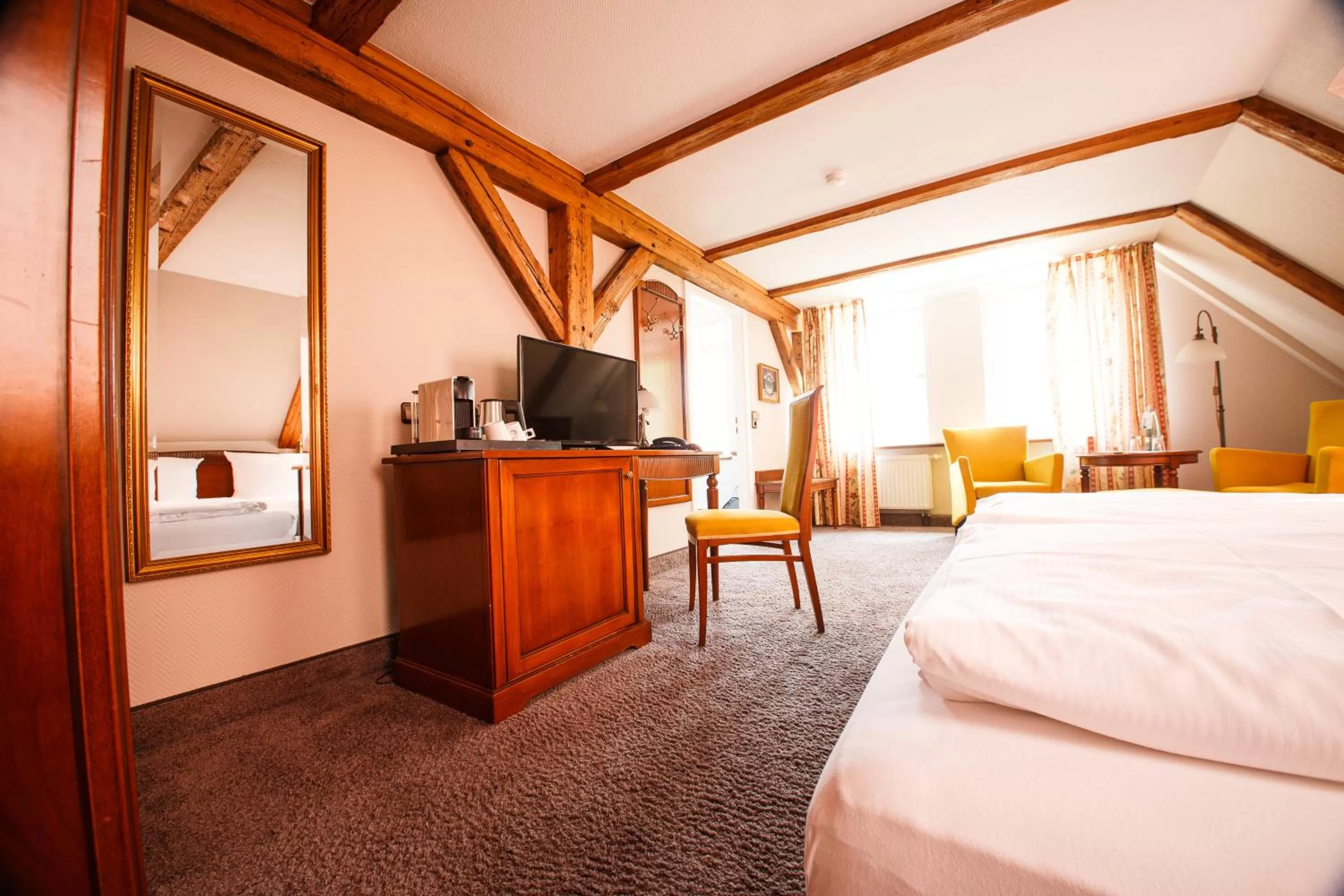 Staff, Bed in Romantik Hotel Aquarium