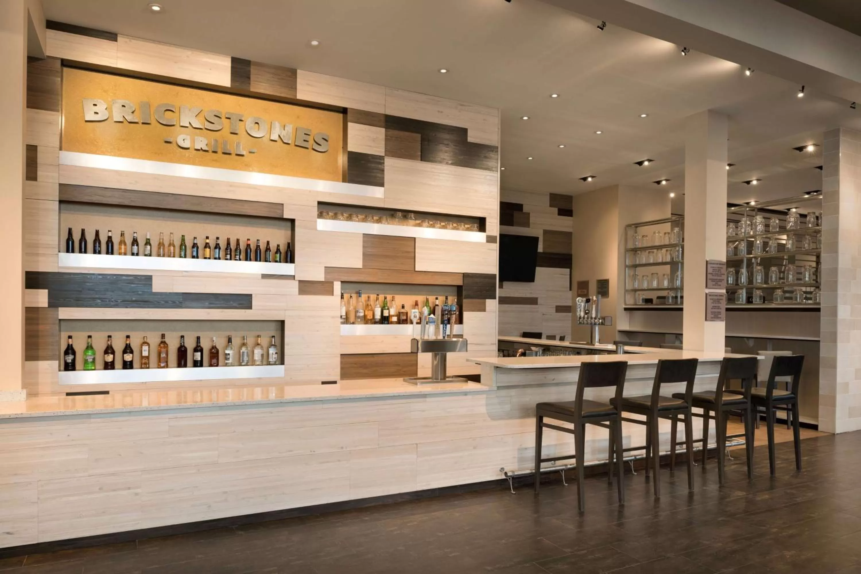 Restaurant/places to eat in Embassy Suites by Hilton Chicago Naperville